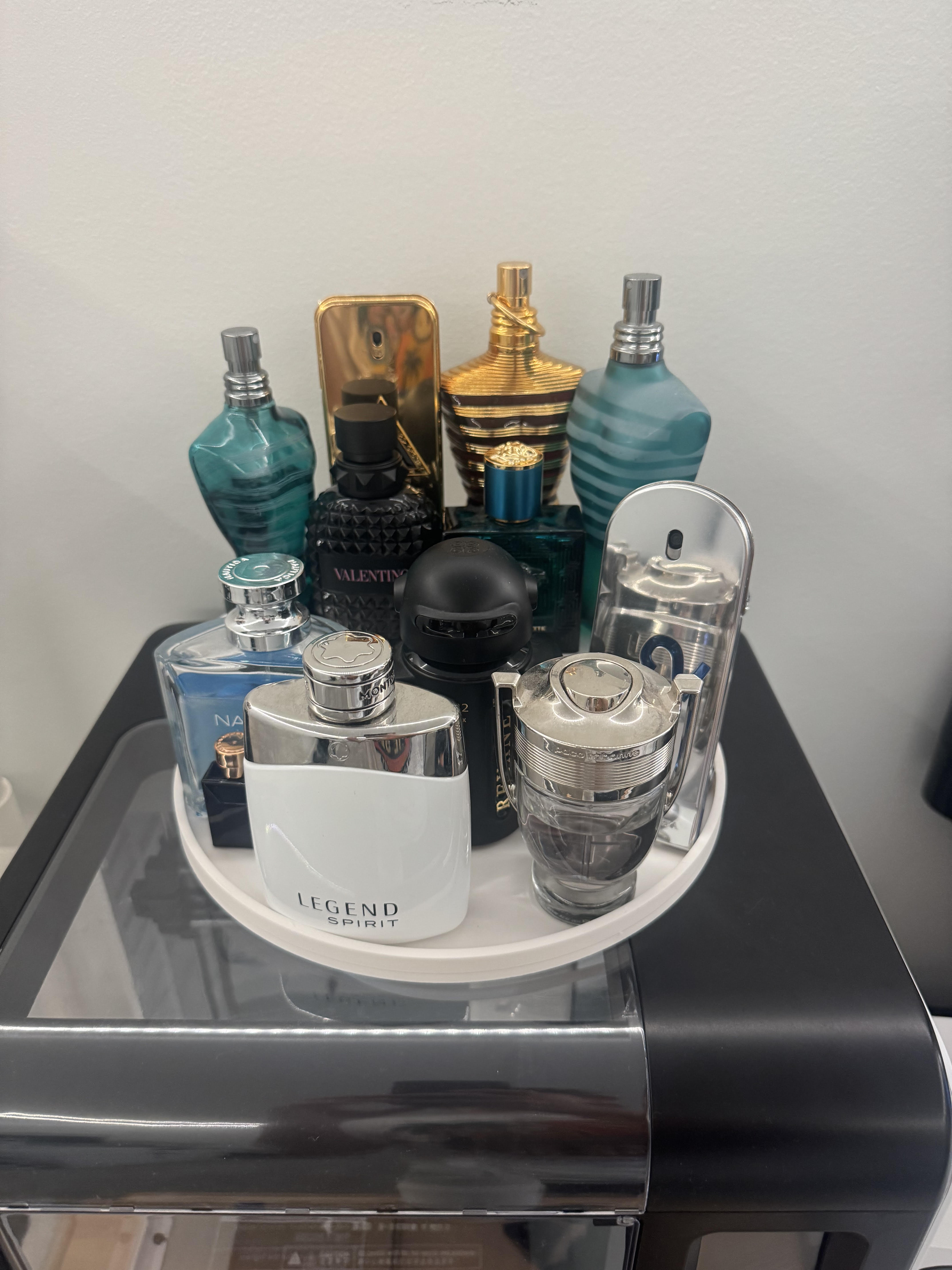 Circular 2 tier display stand