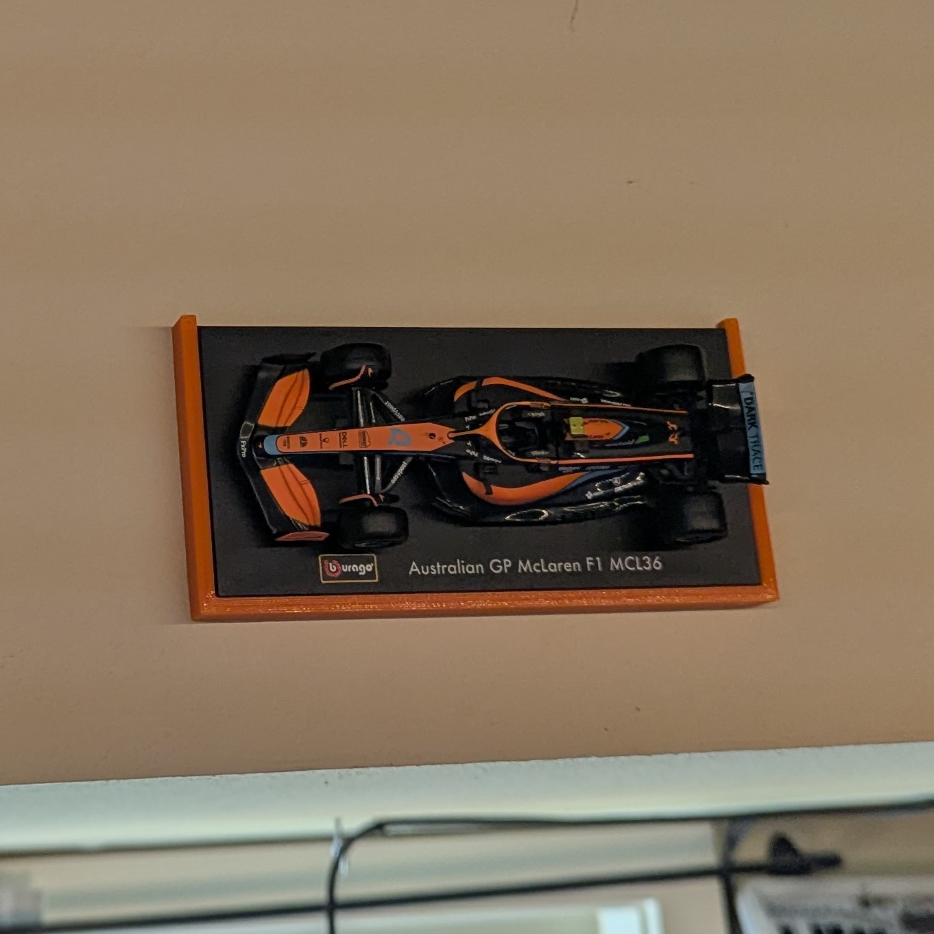 Bburago 1:43 Scale Platform Wall Mount