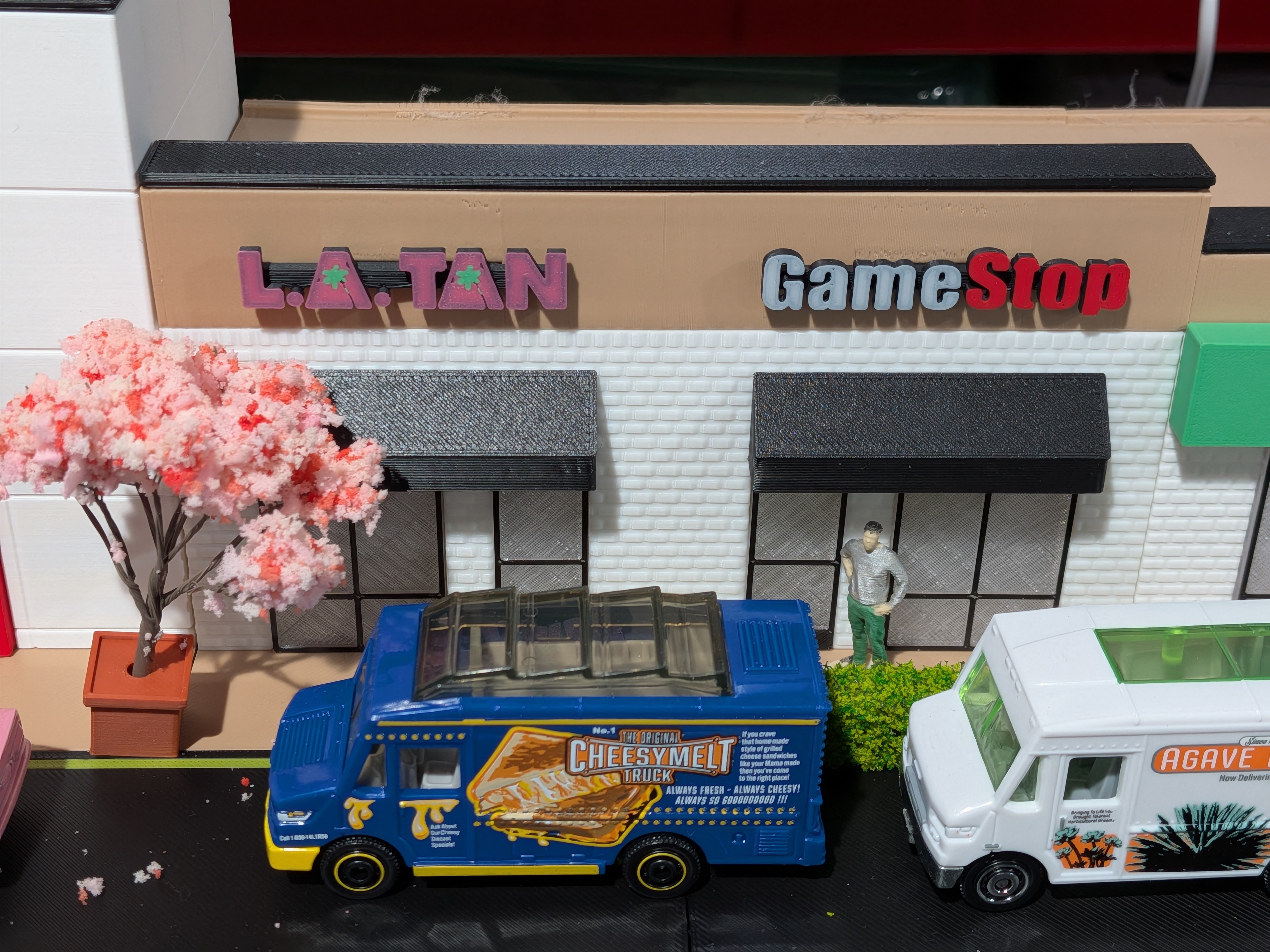 Two-Store Strip Mall Building - 1:64 Scale Diorama — thumbnail 11