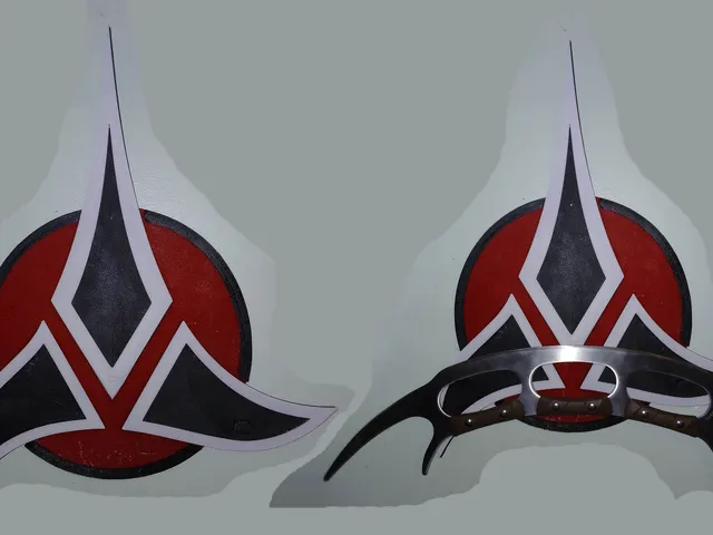 Bat'leth Pizza Cutter