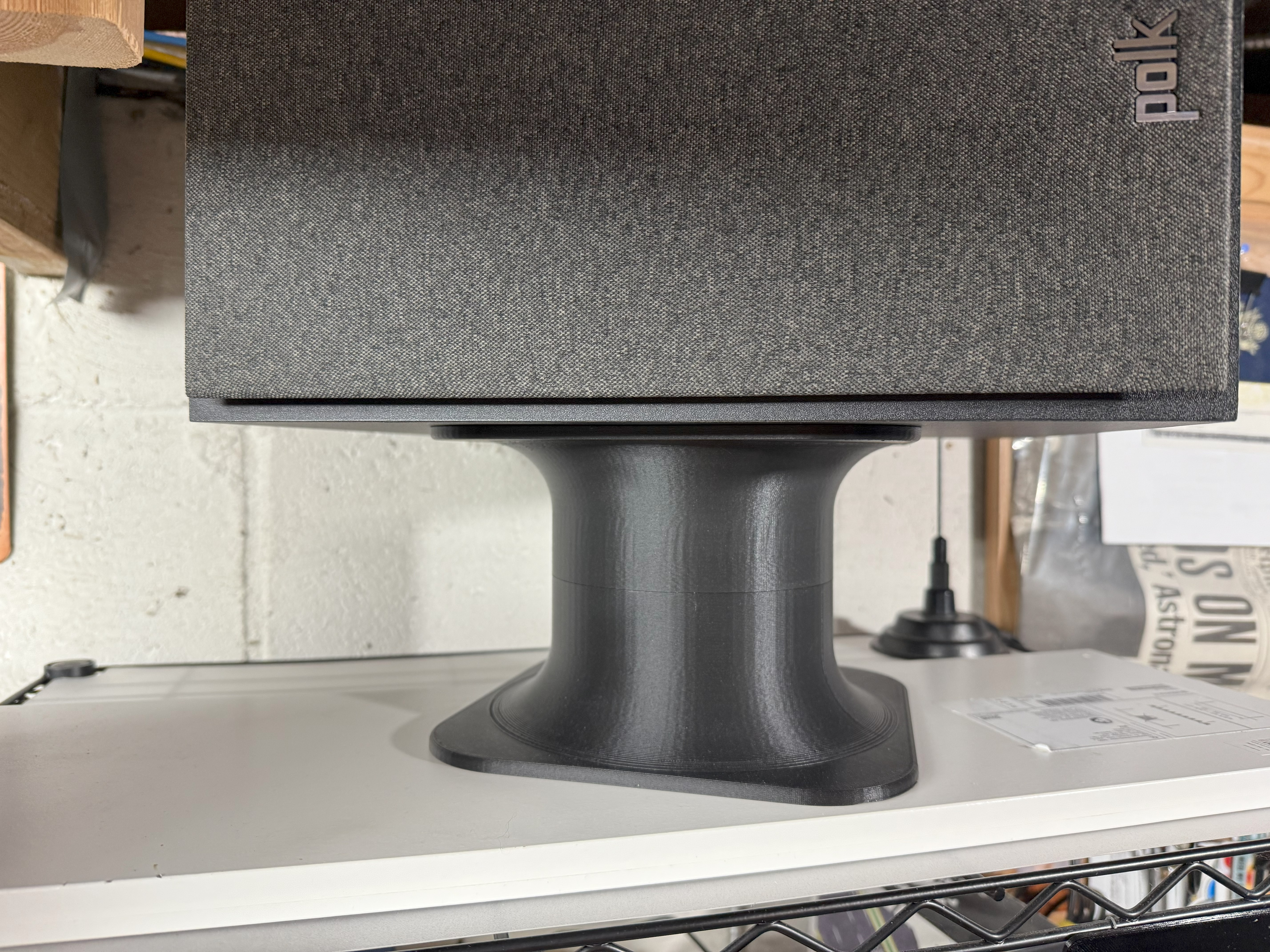 Bookshelf speaker stand