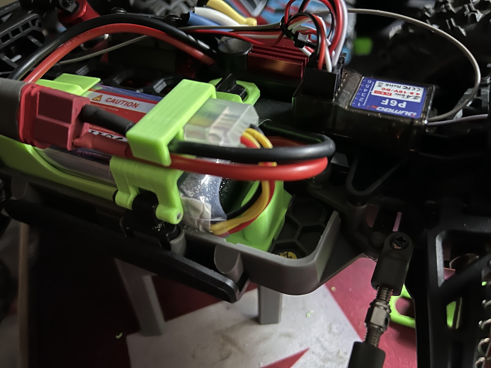 MJX HyperGo 16208 Battery arm