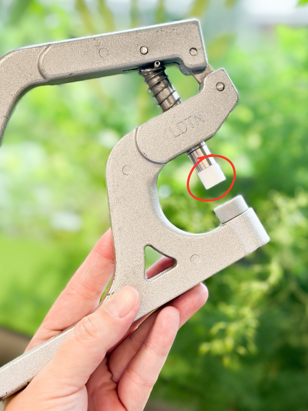 Replacement head for snap button press shank