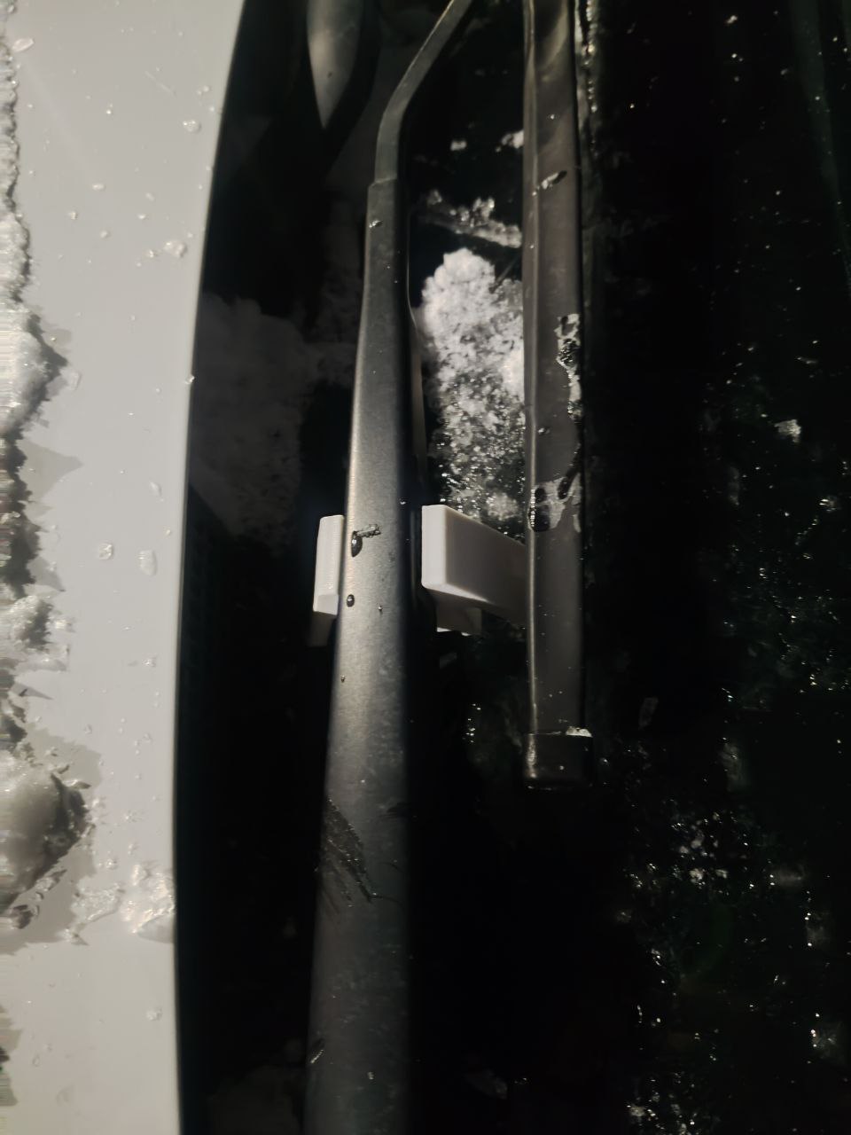 Anti-Freeze Wiper Stands / Winter Blade Lifters