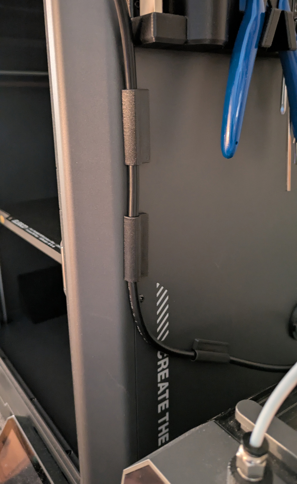 Magnetic 1/4" Cable Guide