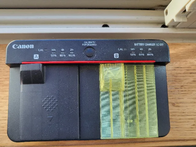 Canon LC-E19 battery charger cover for LP-E19 batteries