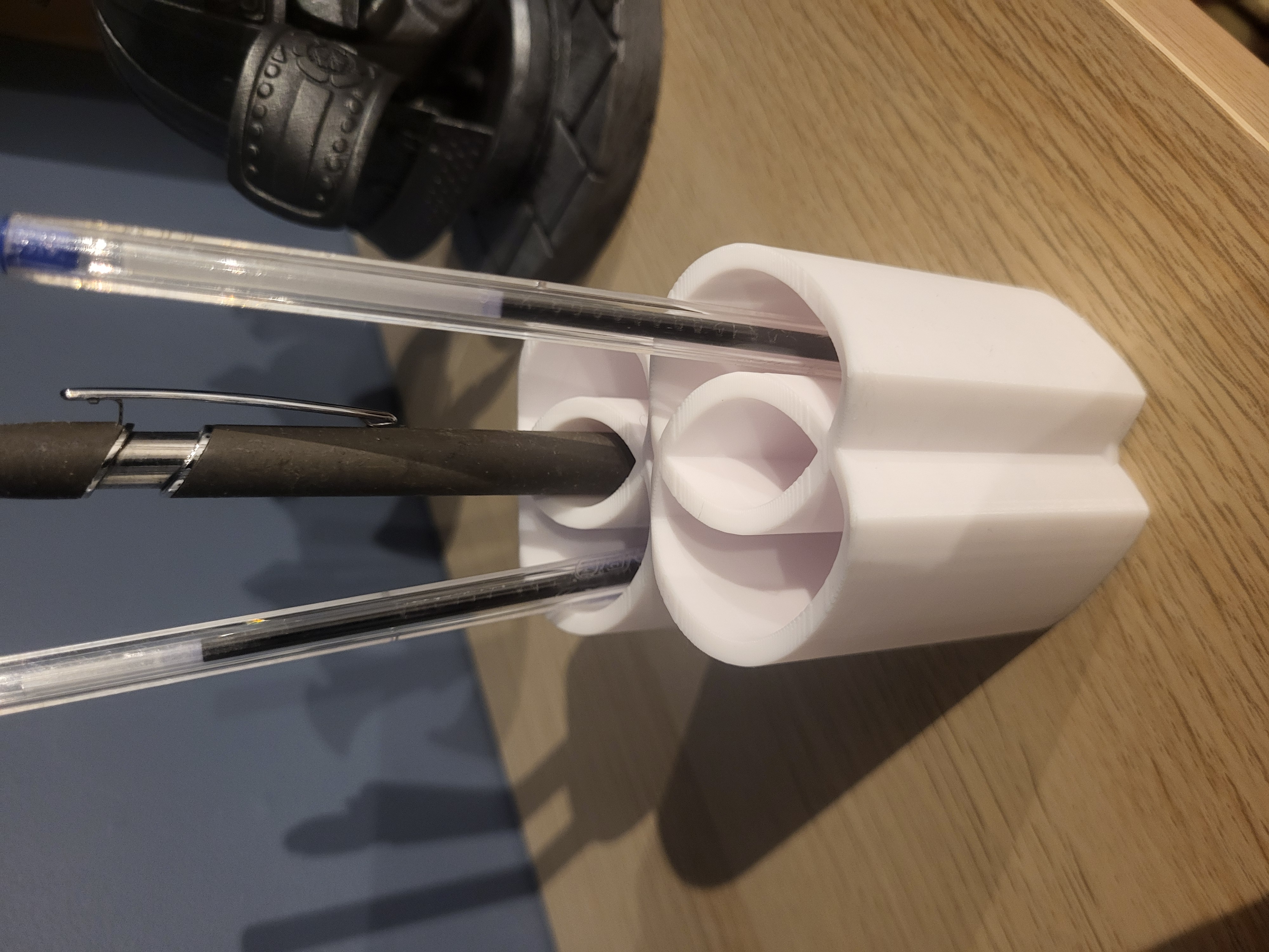 Optical Illusion Pen Holder – Round or Square?