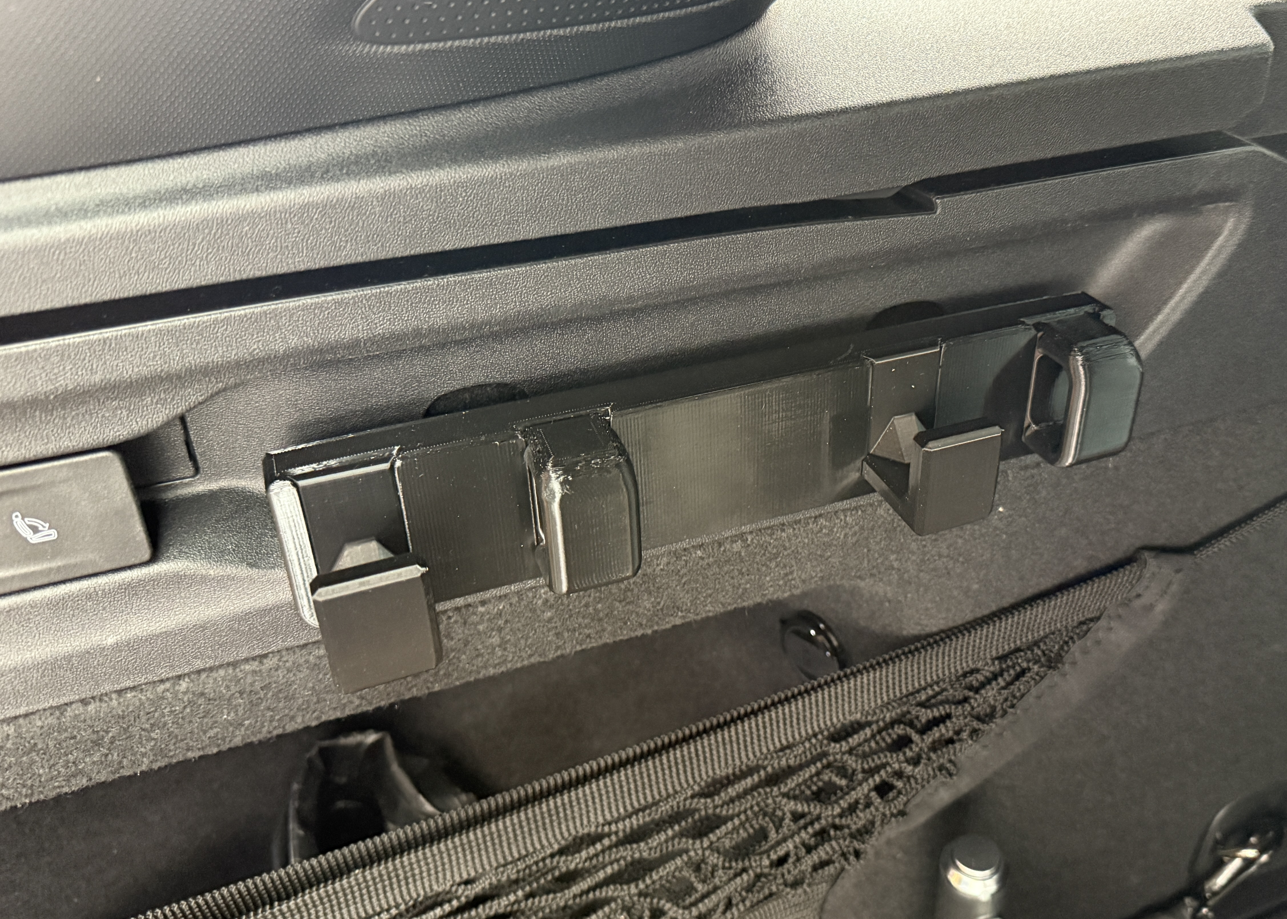 VW ID.7 Kofferraumhaken und Öse - Boot Hook and Eyelet