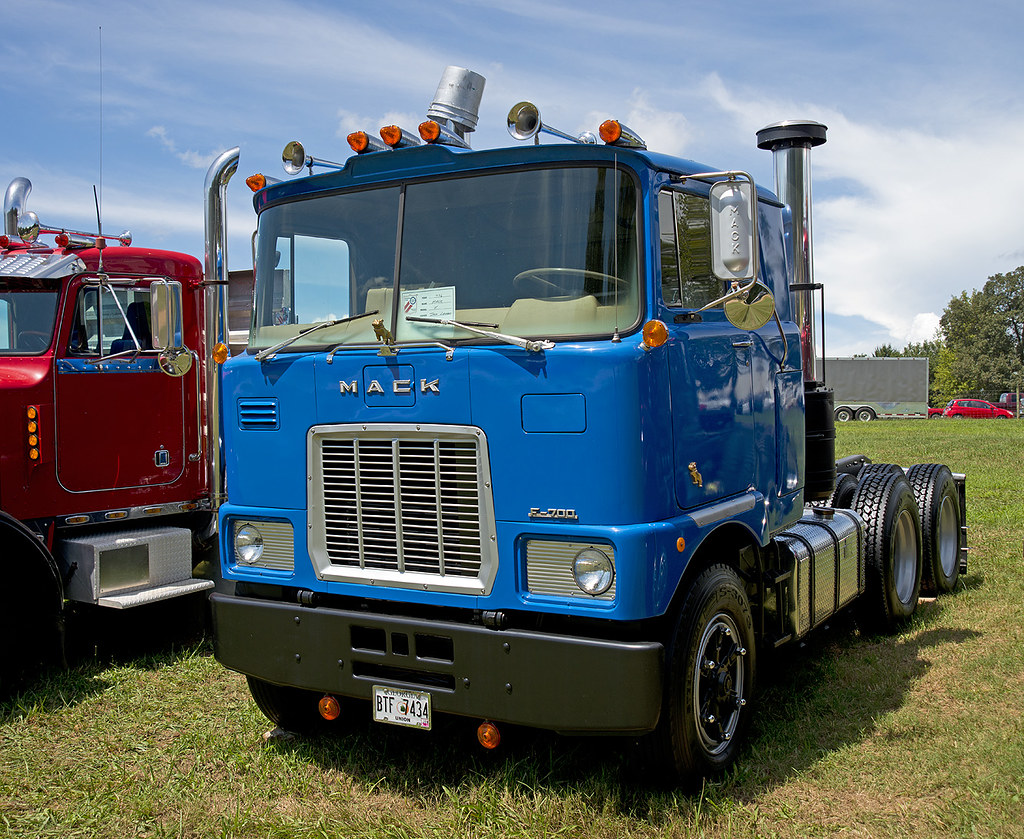 Mack F700 Sleeper