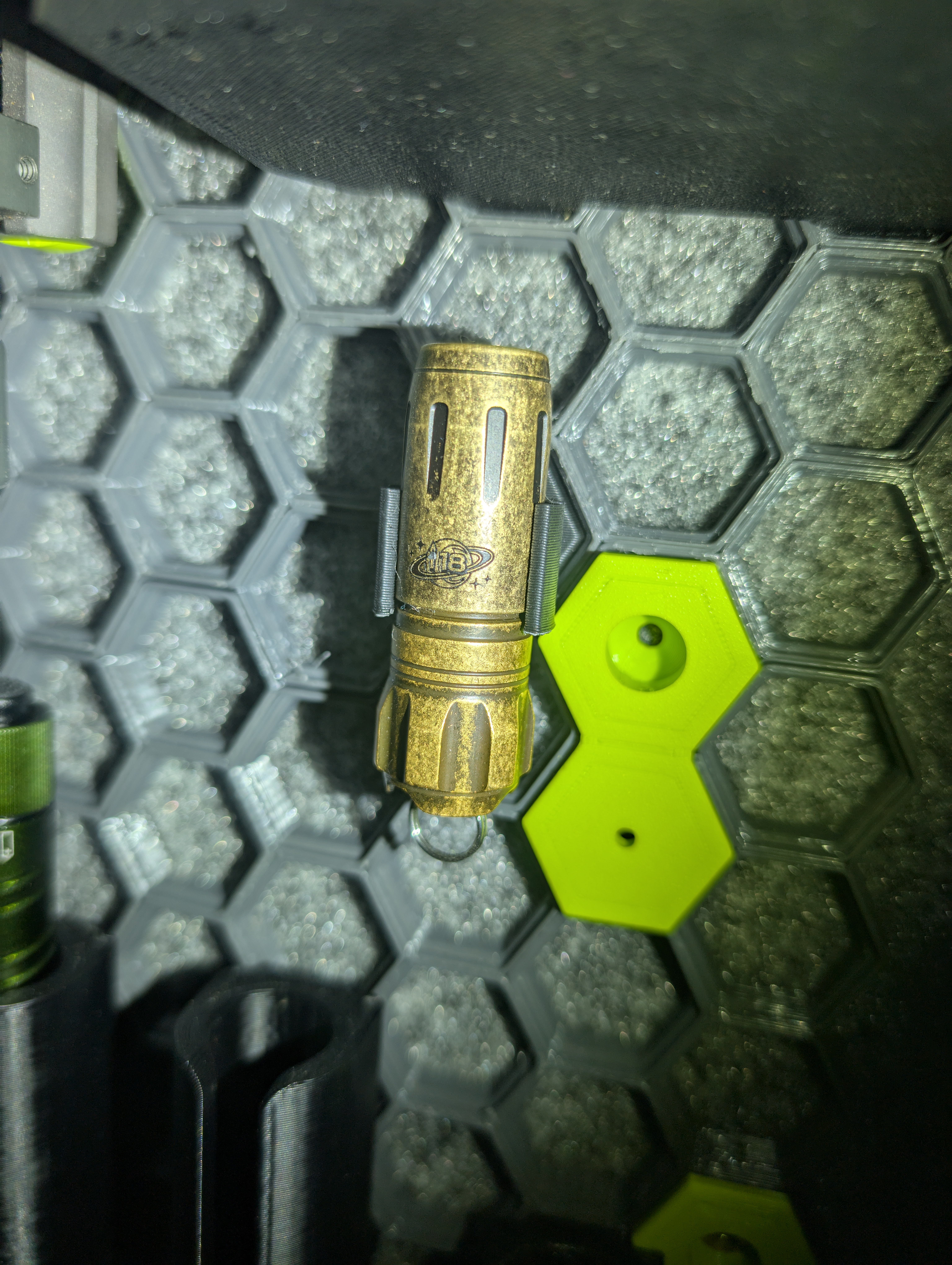 Olight i18 Hex wall holder