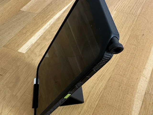 Universal Tablet Stand for Small Tablets (incl. Samsung Galaxy Tab Active 5 & iPad Mini) - Universeller Tablet-Ständer für kleine Tablets (inkl. Samsung Galaxy Tab Active 5 & iPad Mini)