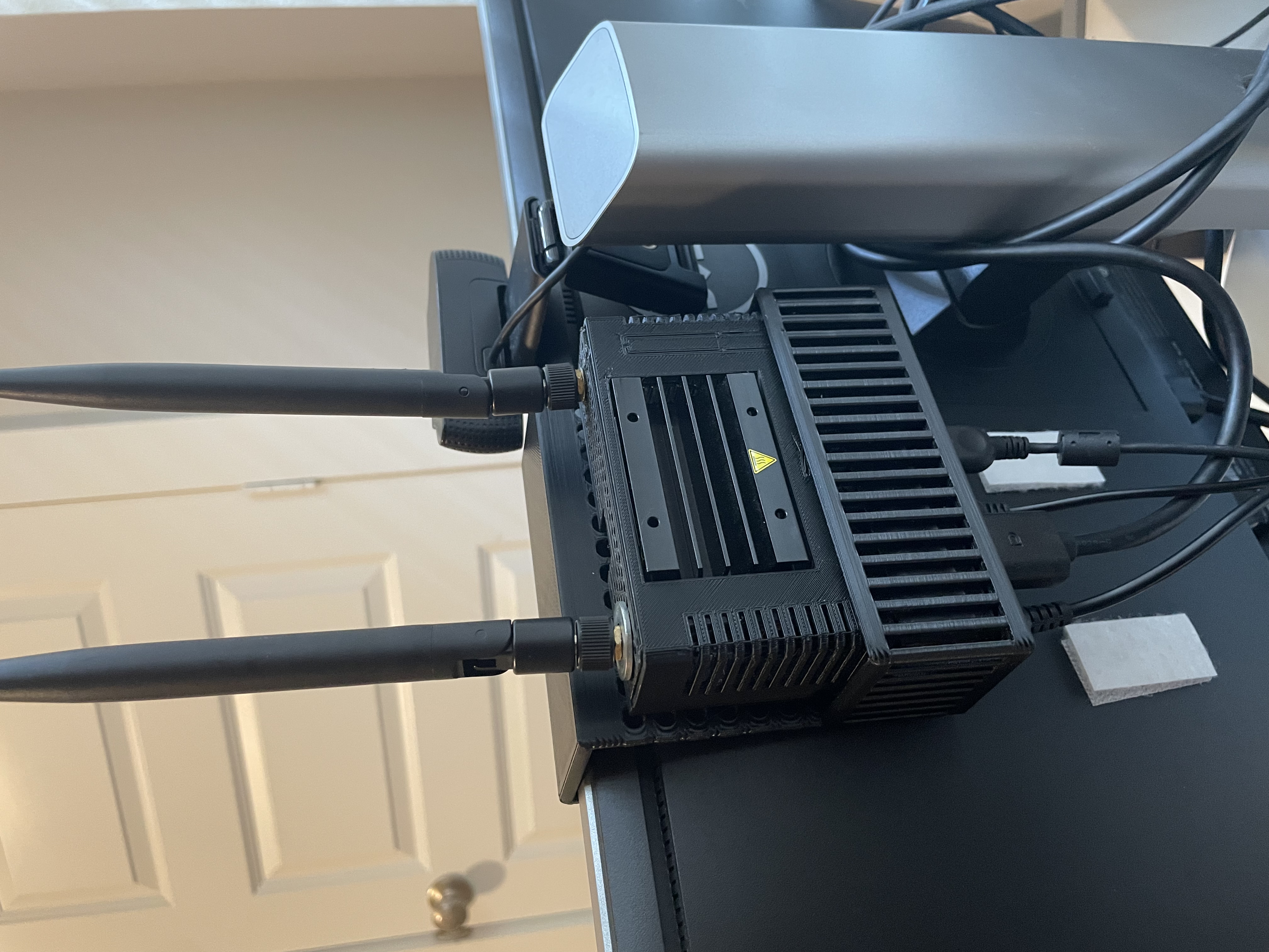 Jetson_nano_1st_gen_monitor_back_holder