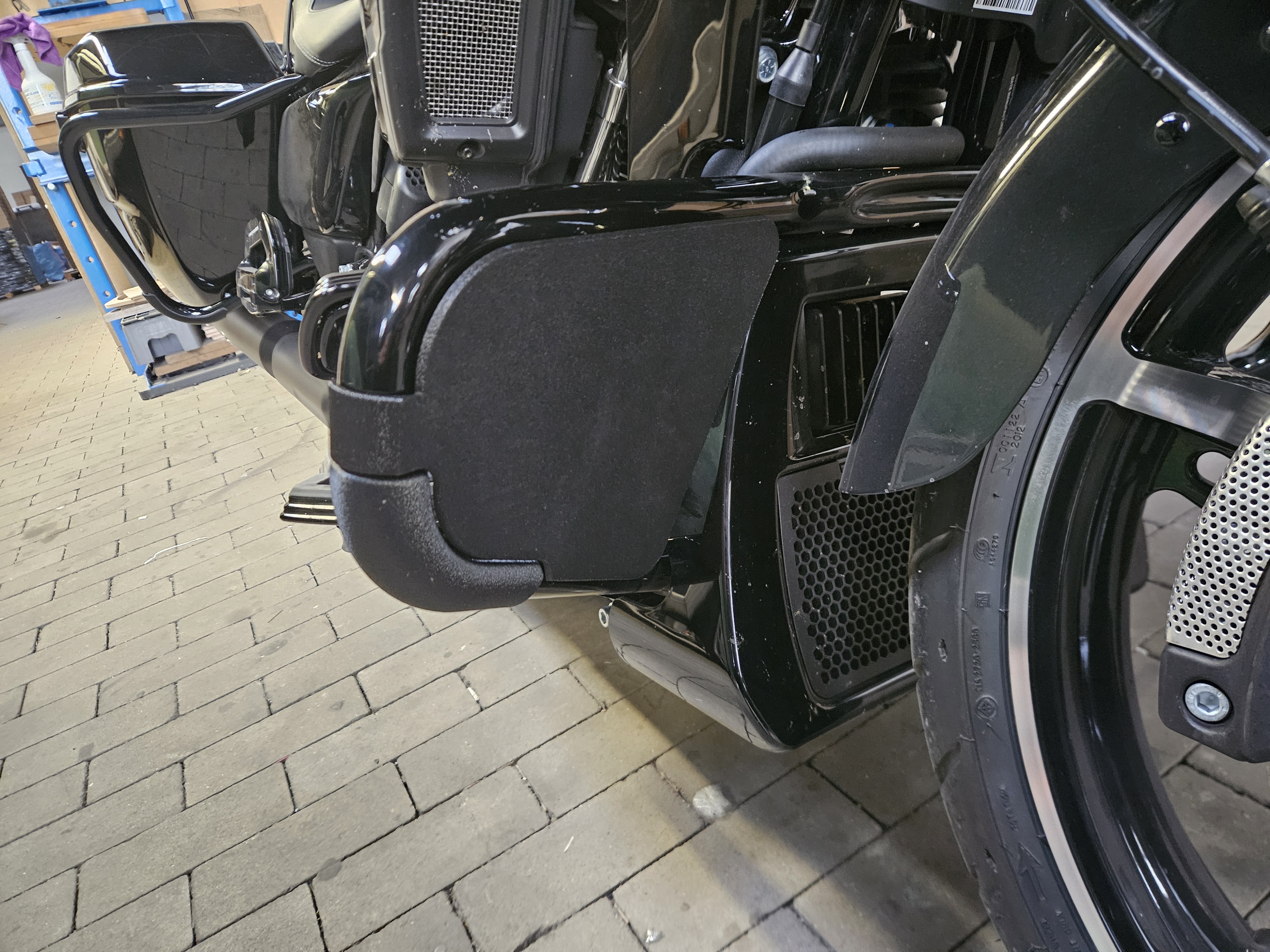 Harley Davidson touring crash bars FRONT rain shield