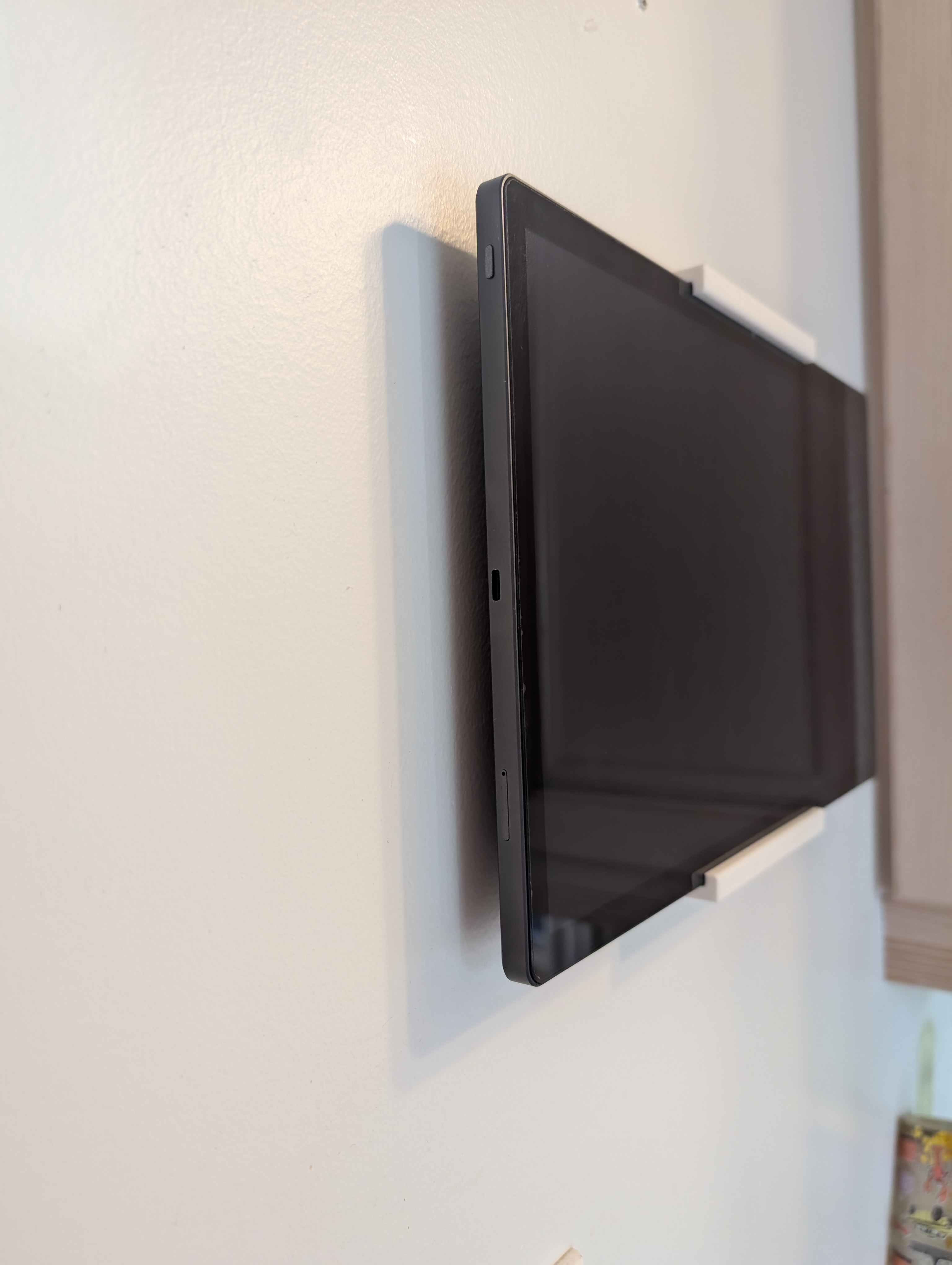 Universal Floating Tablet Wall Mount