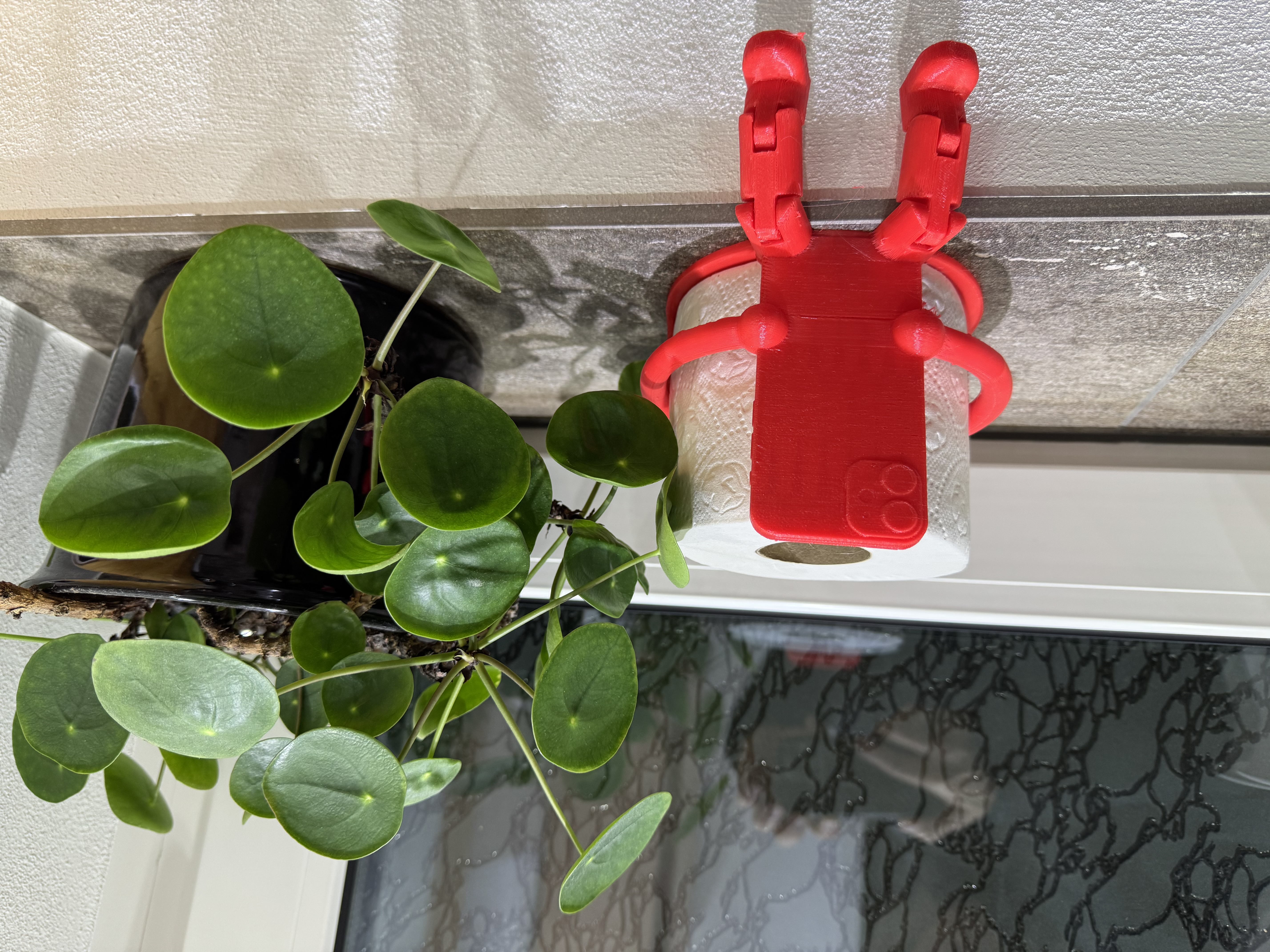 Toilet paper roll Gnome with mobile phone as gift - Toilettenmännchen mit Mobiltelefon Handy Geschenk Toilettenpapier Klopapier