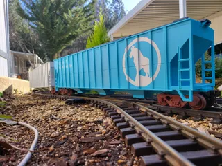 1:29 Scale 3-Bay Covered Hopper