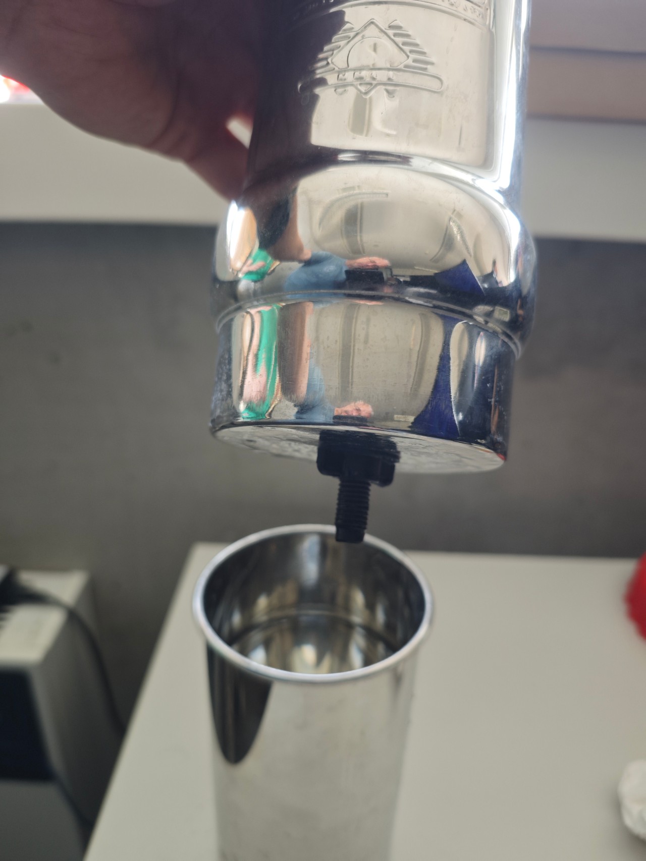 Náhradní matice k filtru Berkey (Replacement nut for Berkey filter)