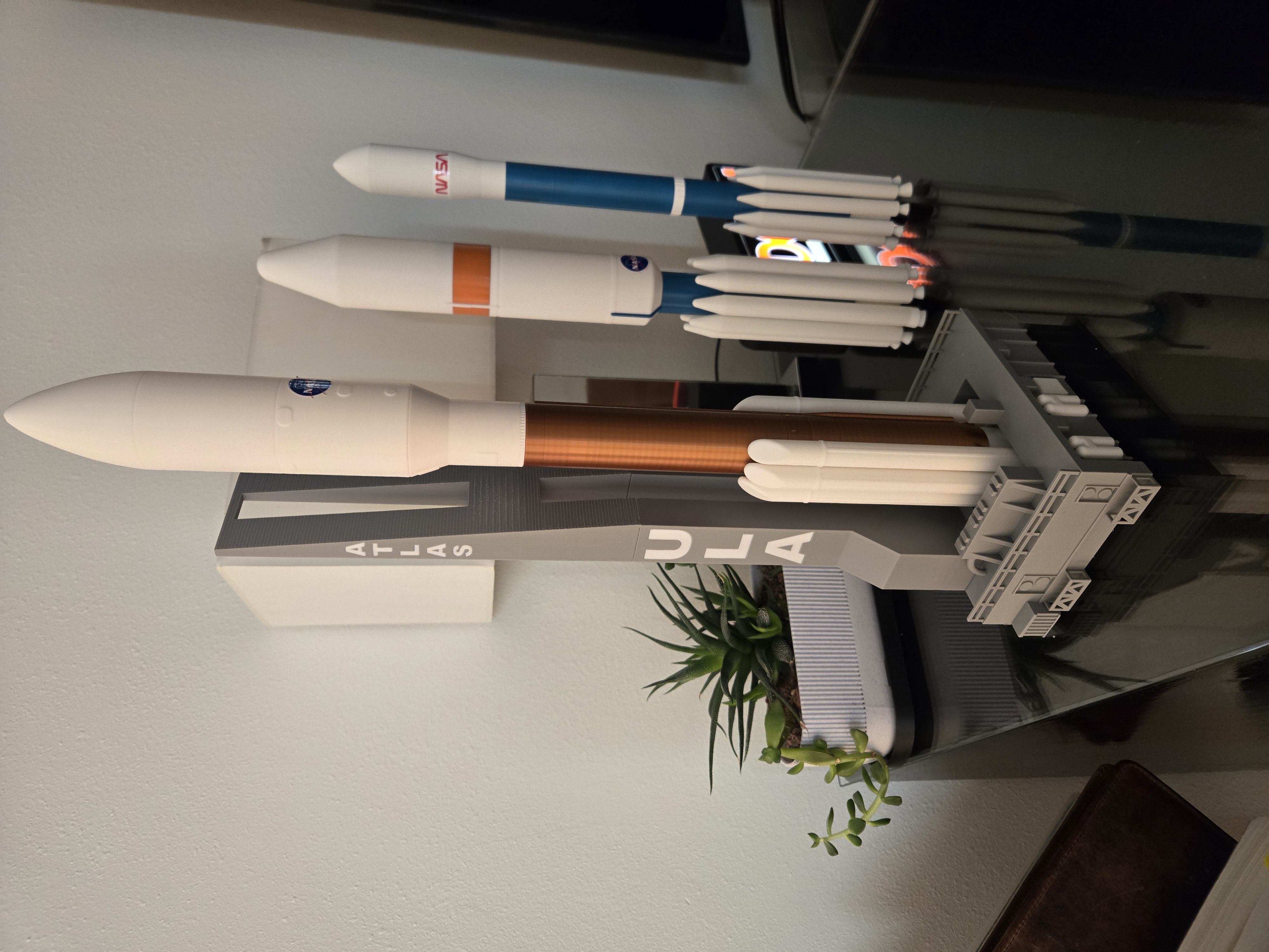 Atlas V Mobile Launch Platform (1:110)