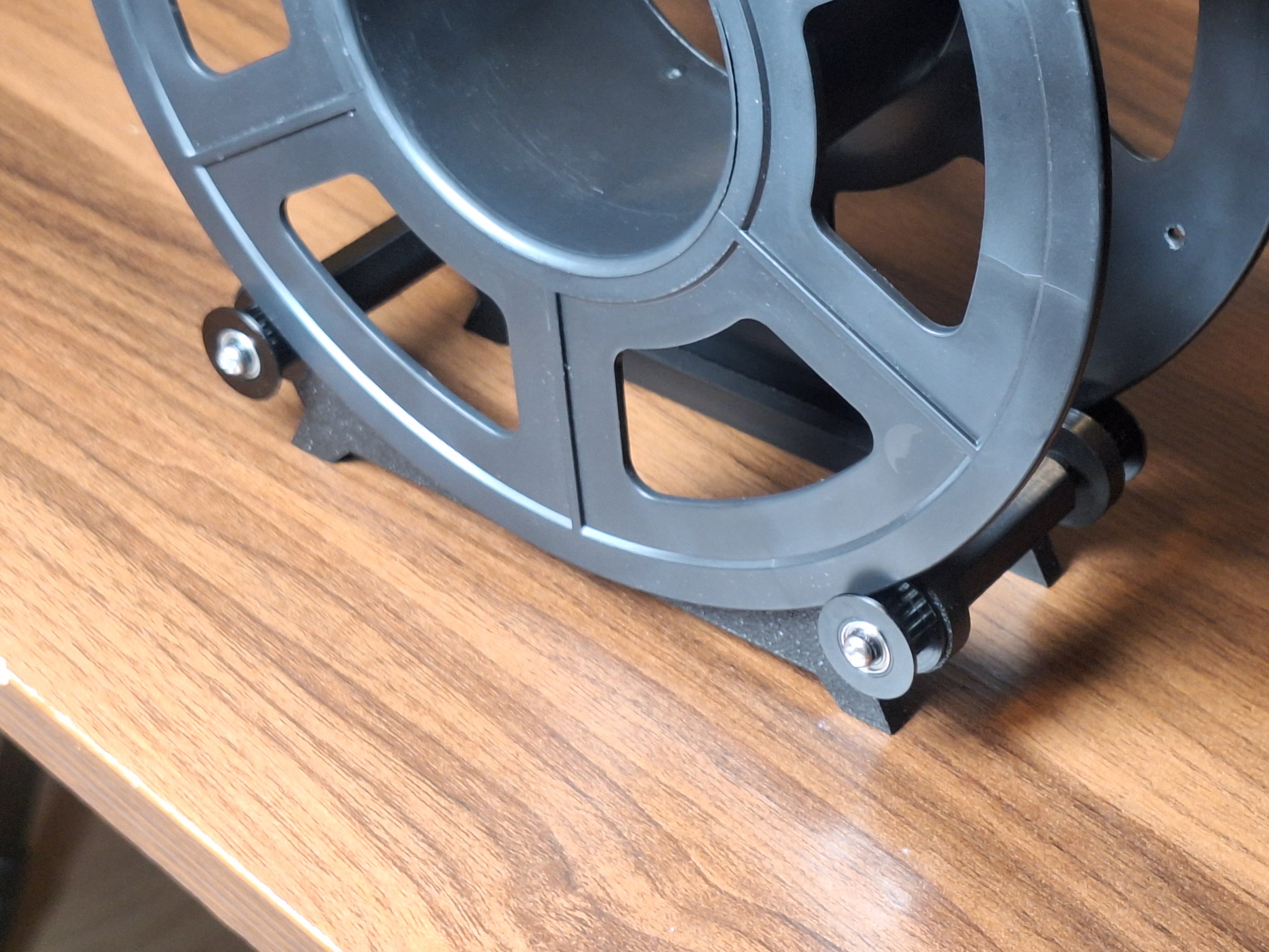 Miniatura 2 do modelo 3D Adjustable minimalist spool roller.