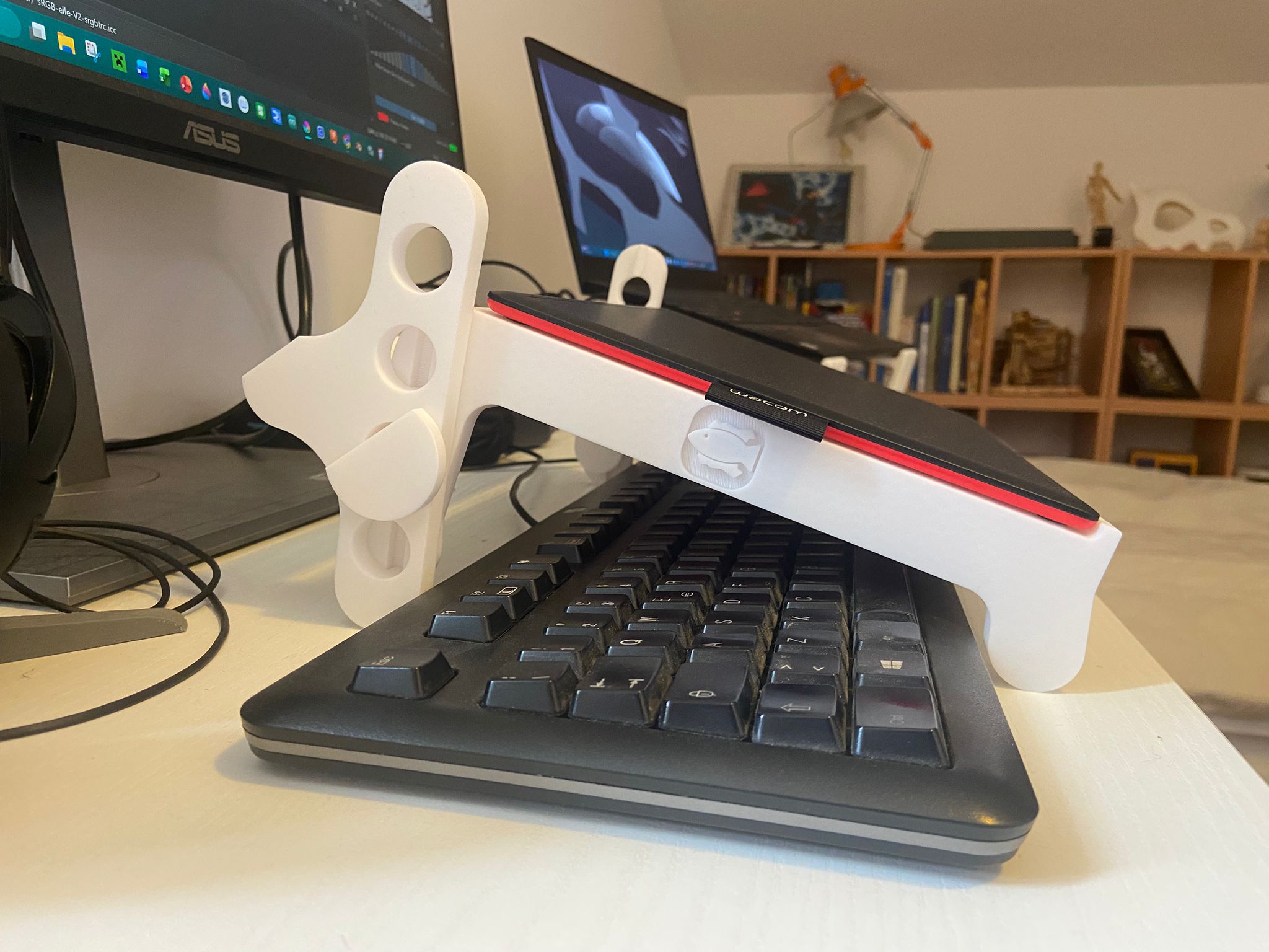 Miniatura 6 do modelo 3D Drawing Tablet Stand - Over Keyboard