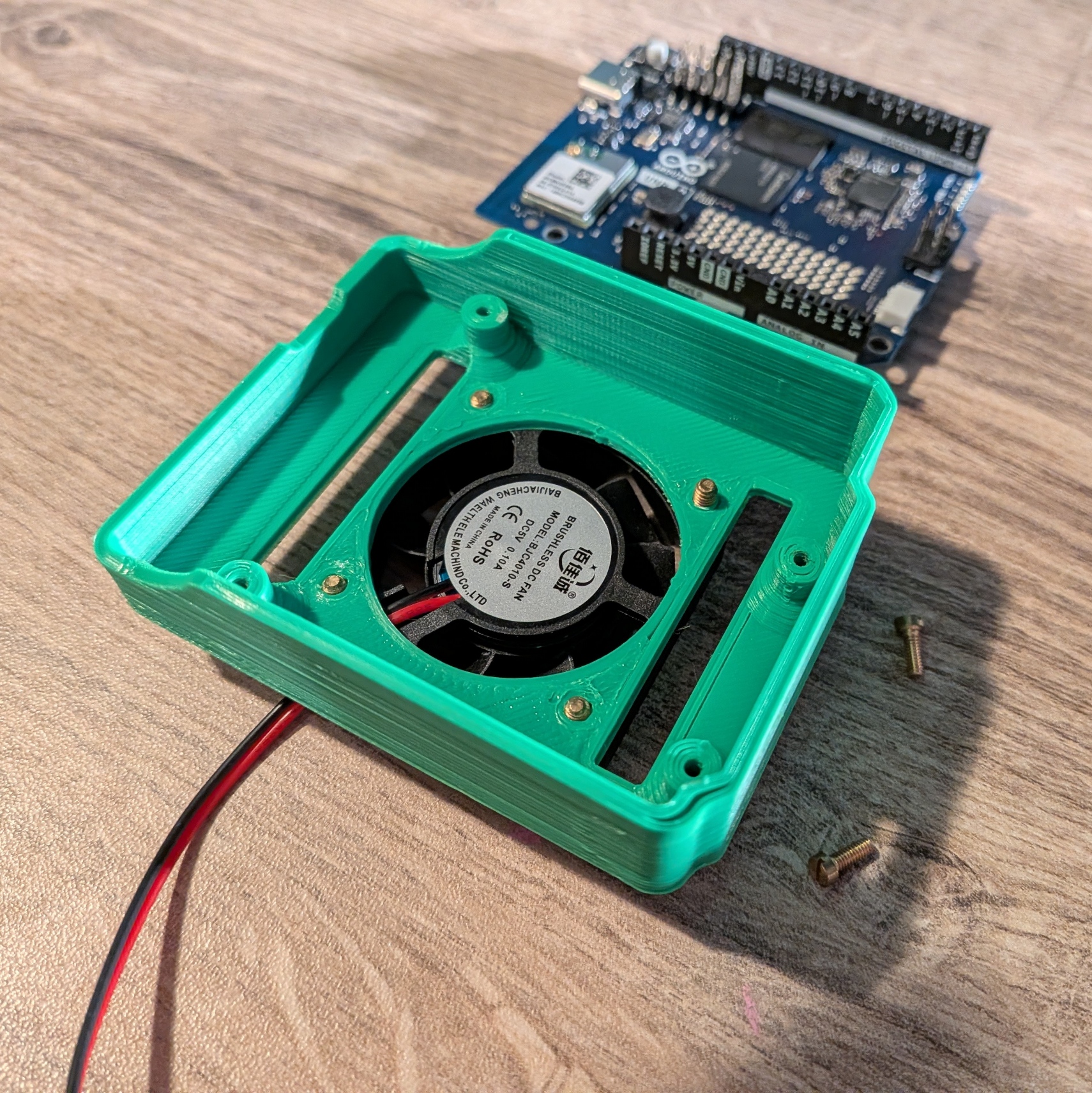 Arduino UNO Q Caddy Tray With Fan