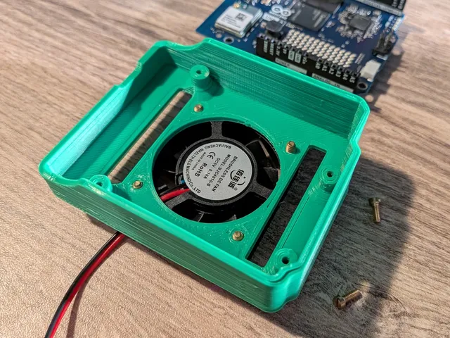 Arduino UNO Q Caddy Tray With Fan