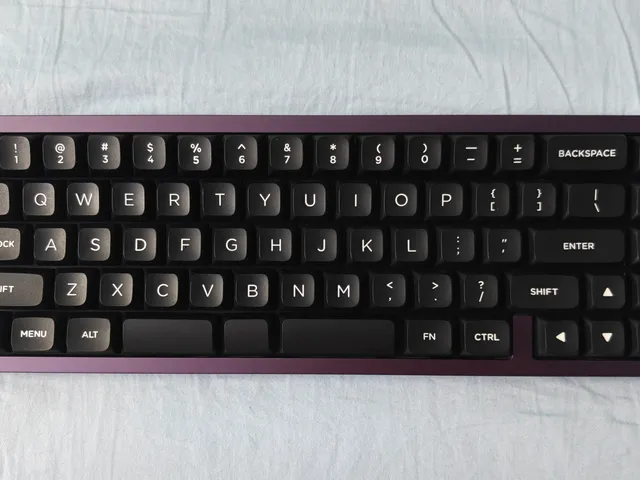 Lucky65 v2 Keyboard Split Spacebar plate