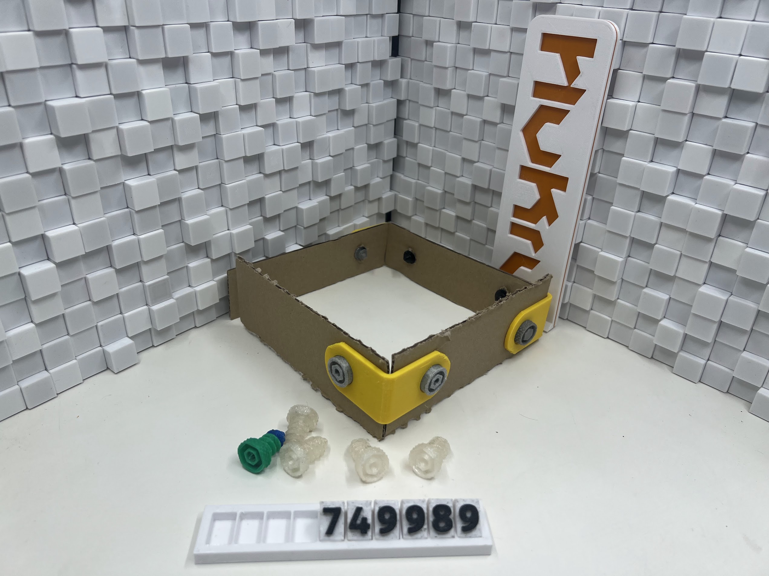 CardBoard Screw compatible with mekado
