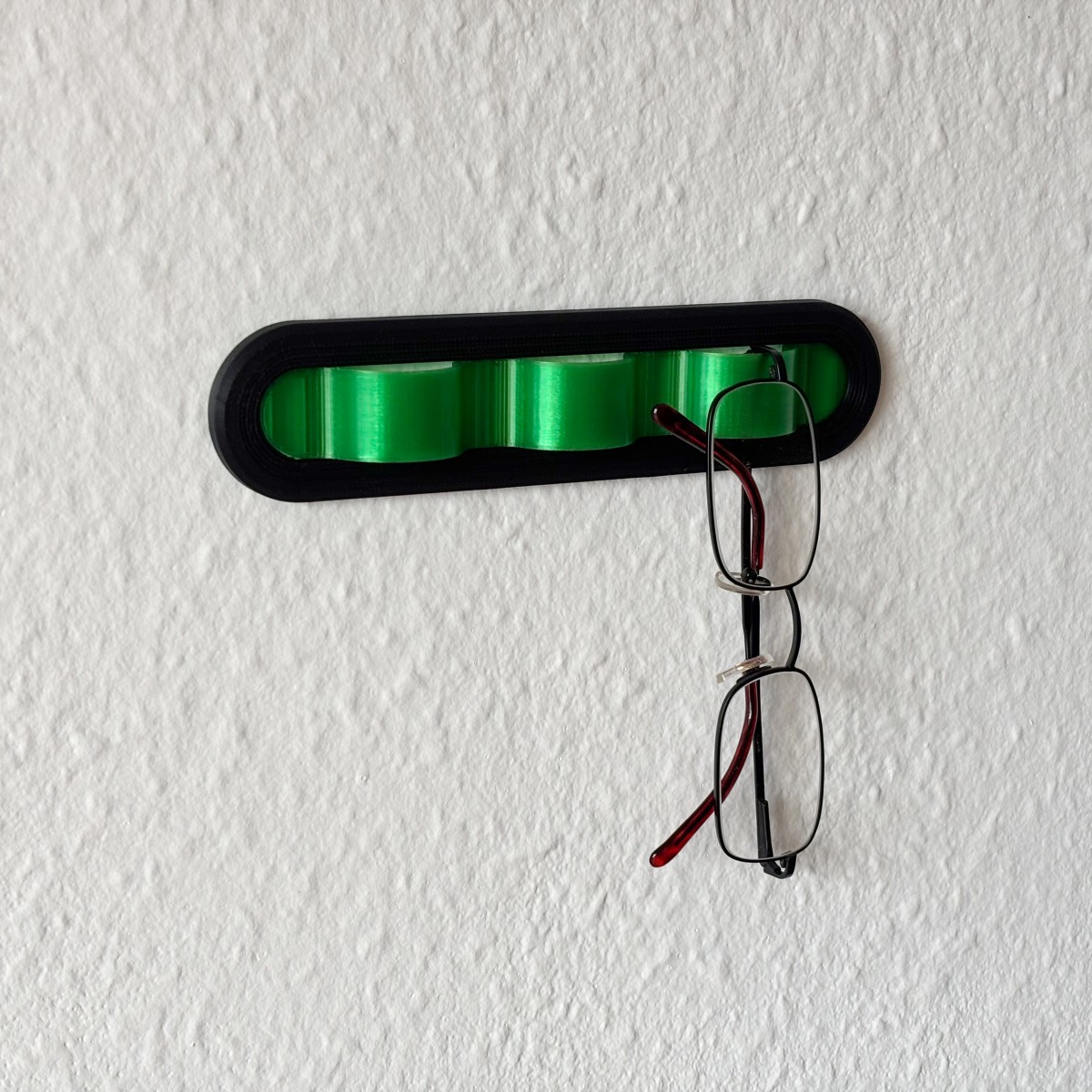Wall-mounted sunglasses holder