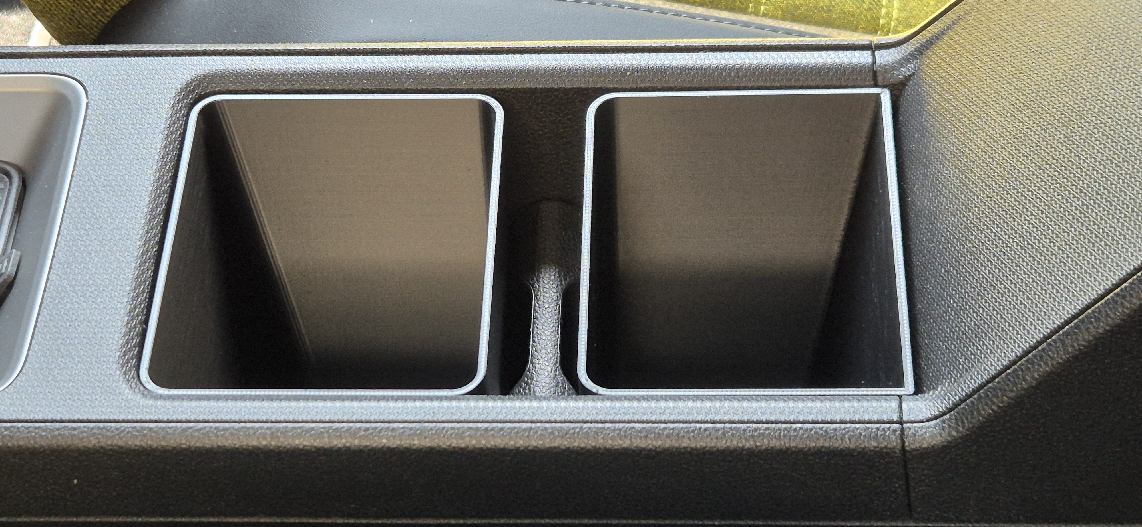 Renault 5 E-Tech Bottle Compartments