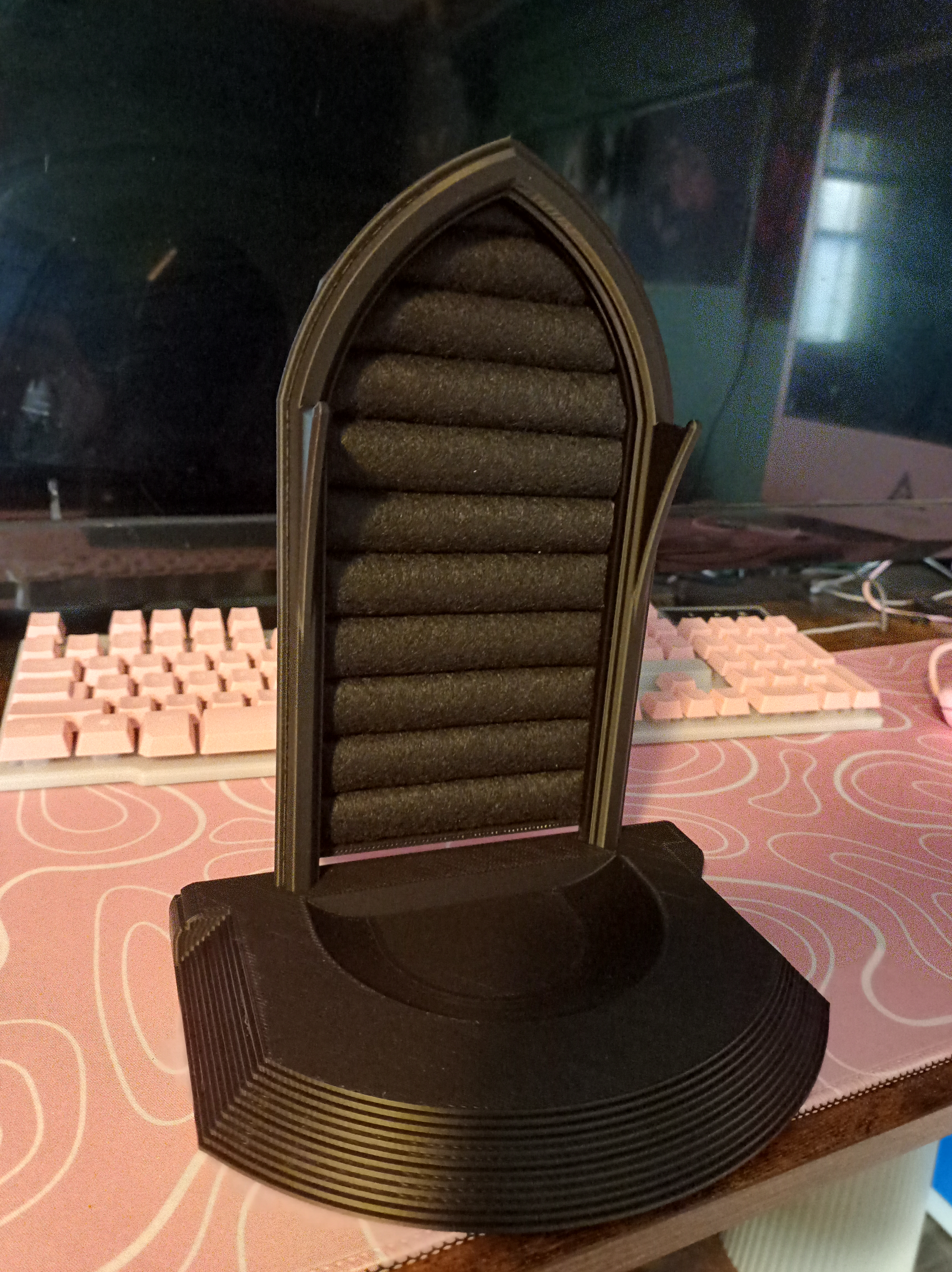 Gothic Arch Ring Holder — thumbnail 3