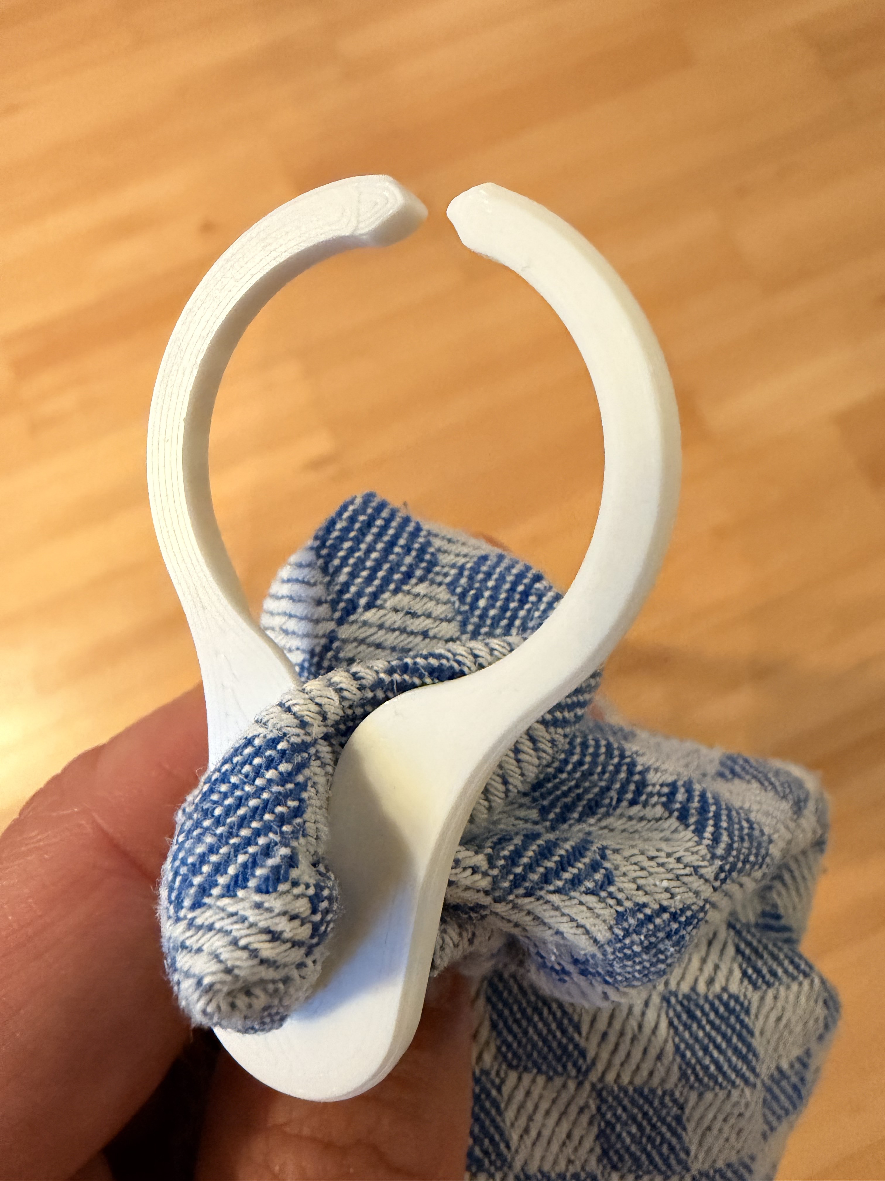 Open towel hanger