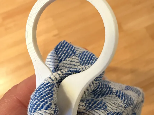 Open towel hanger