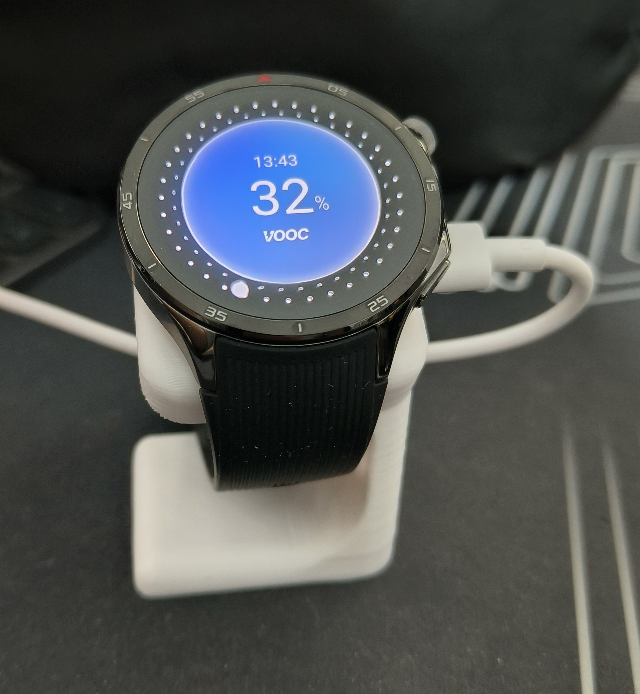 OnePlus Watch 3 (and 2) stand