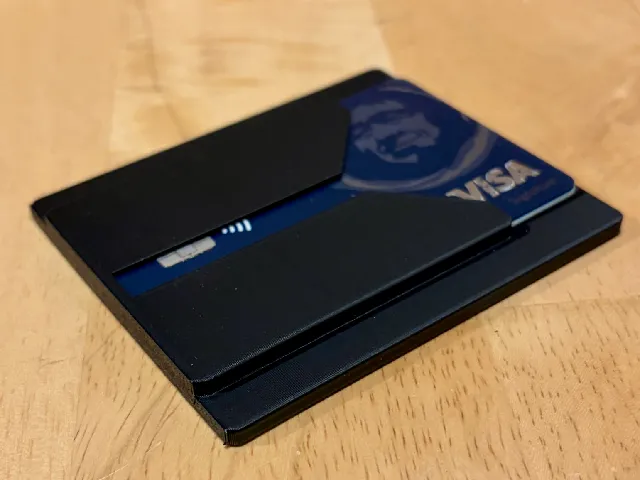 Minimalist Wallet (Compact & Practical)