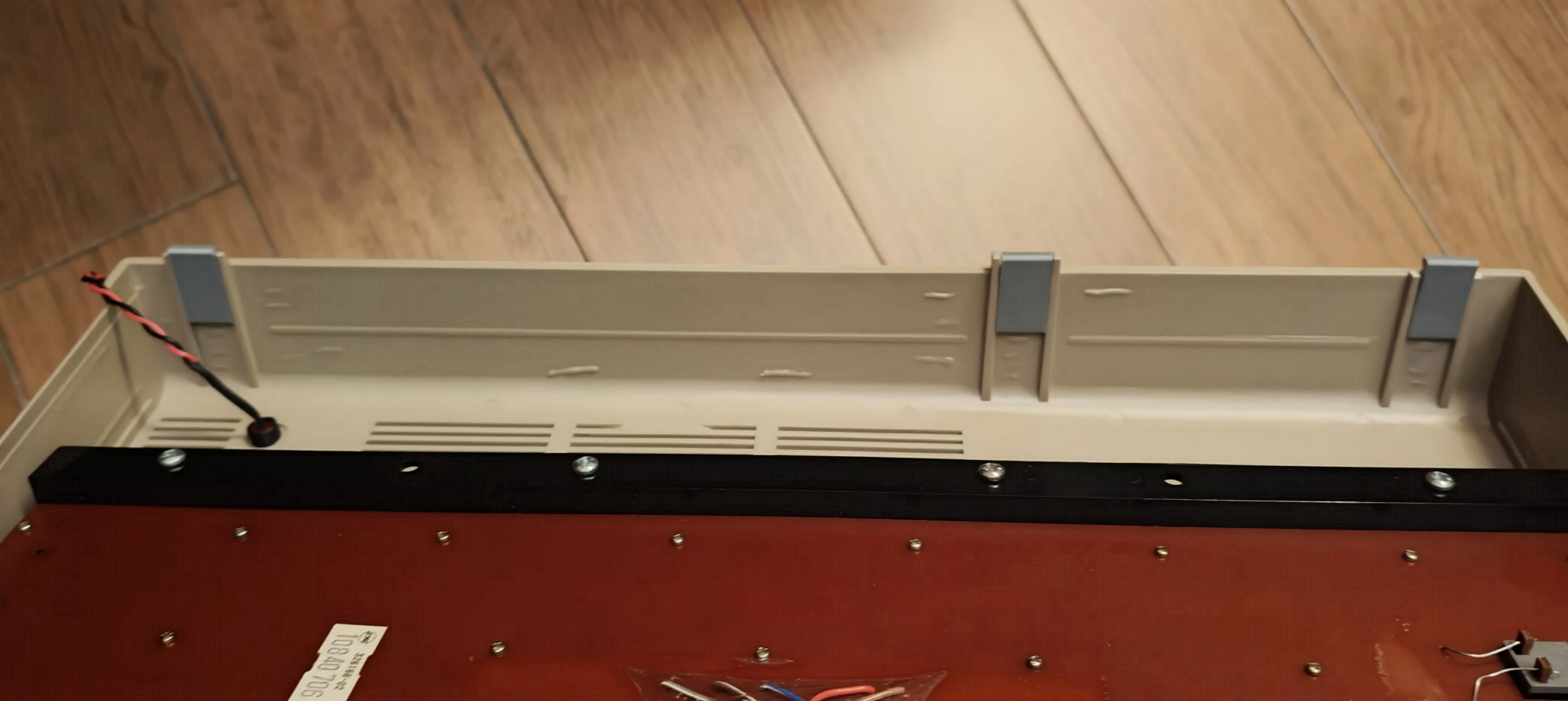 Easy Commoodore 64 "breadbin" back clips
