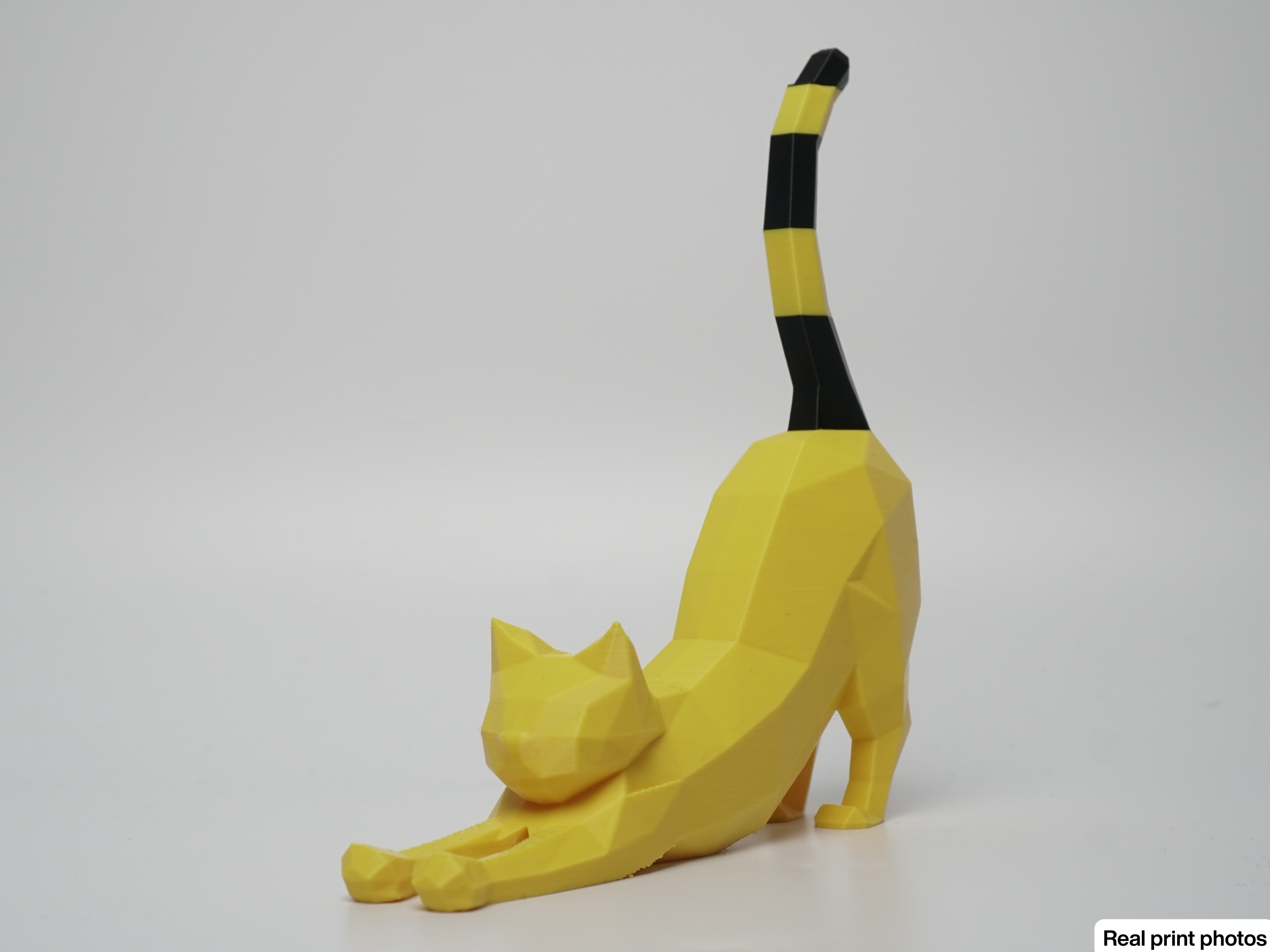 Miniatura 6 do modelo 3D Low Poly Stretching Cat