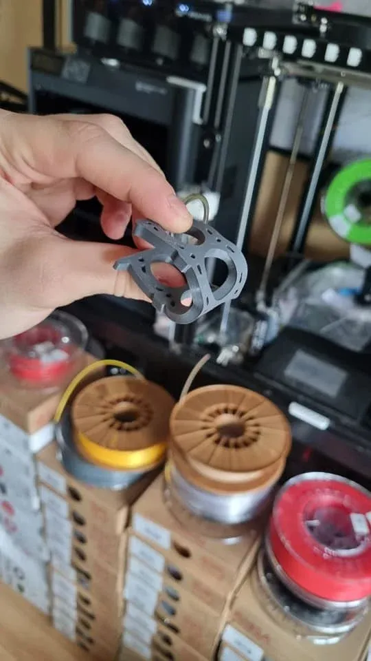 Miniatura 3 do modelo 3D Engine block keyring pendant