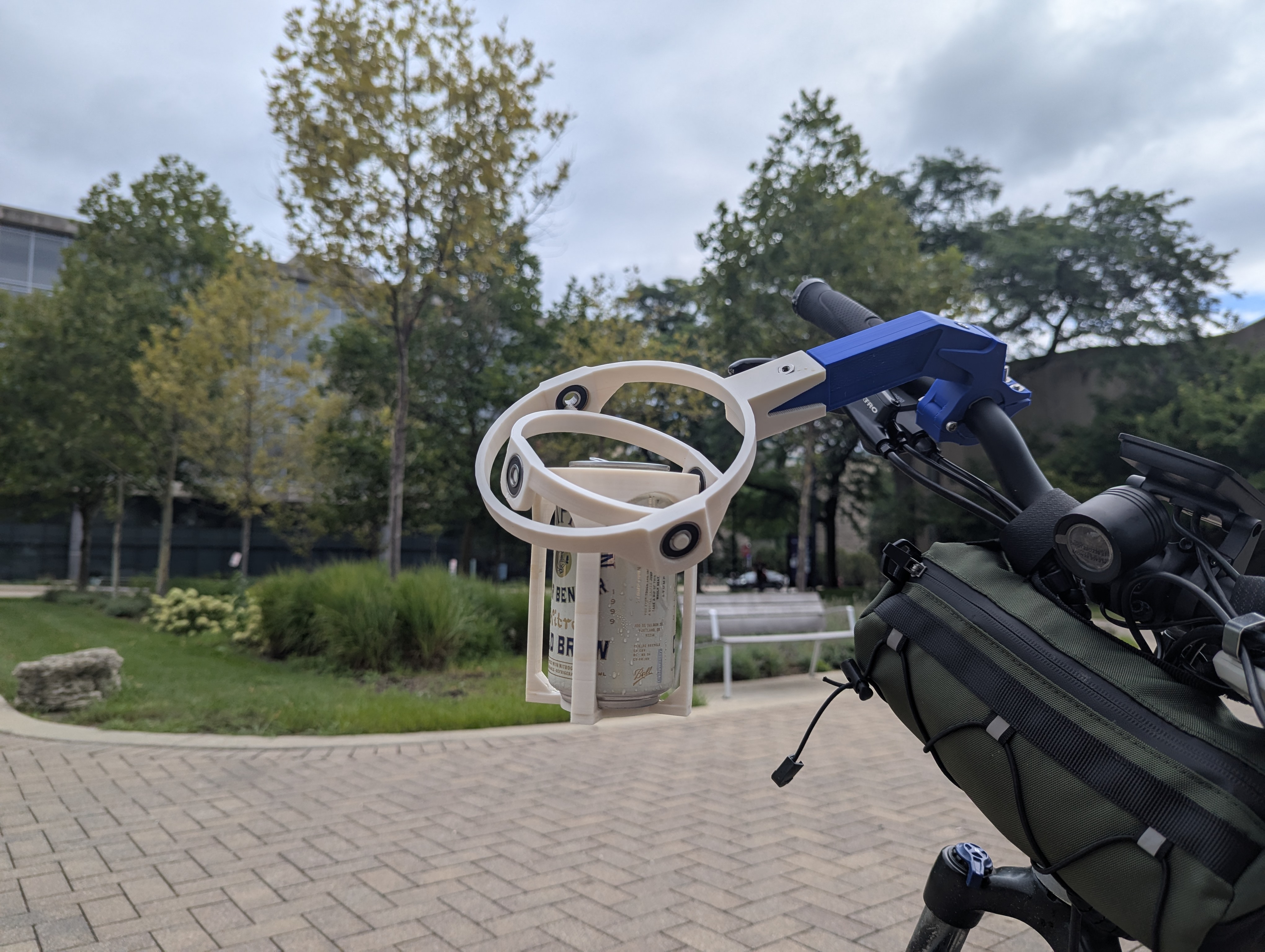 Ruggedized gyroscopic bicycle drink holder
