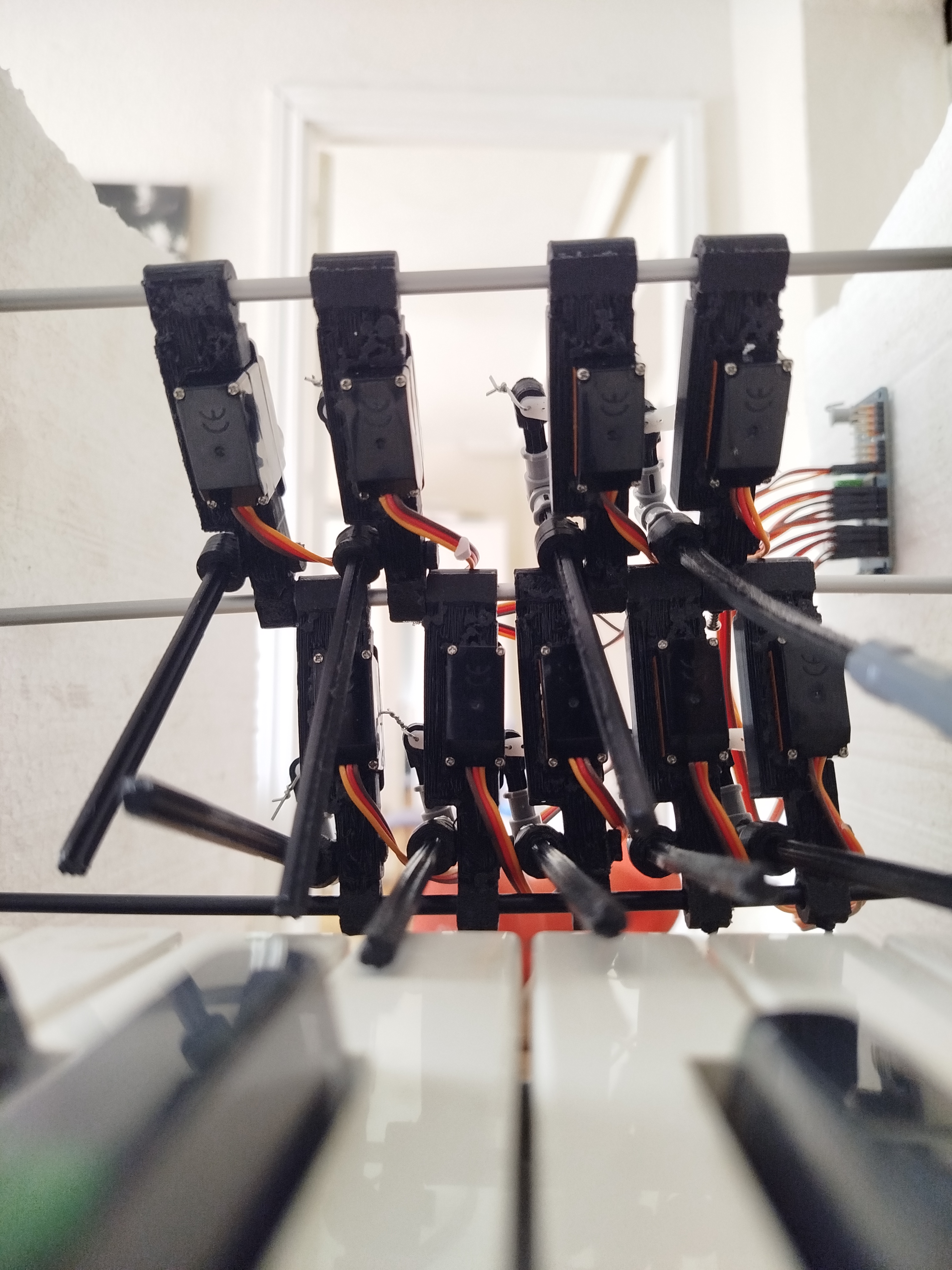 Piano robot. Synchronized Servo Motion for MIDI Playback