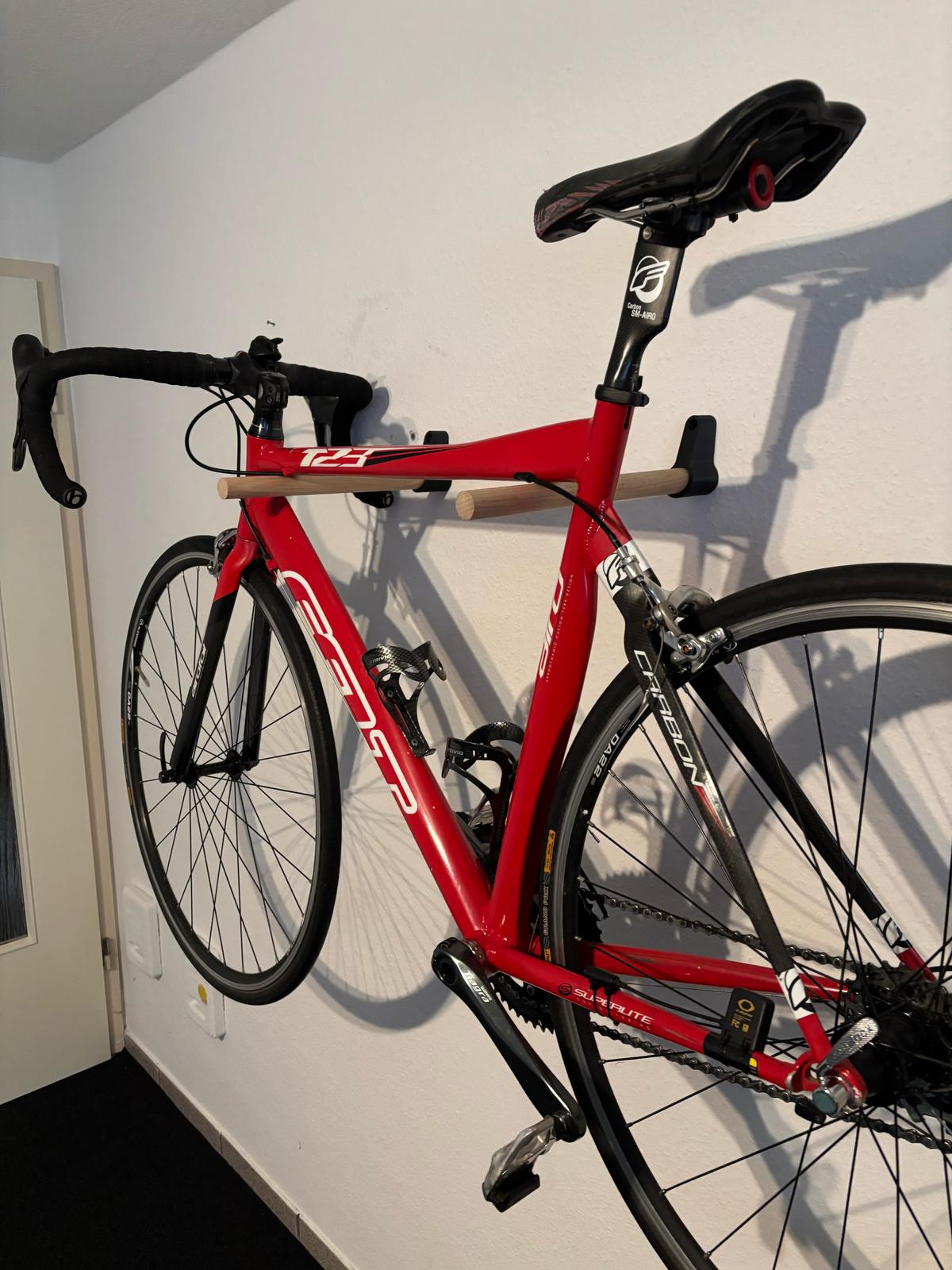 Horizontal bike wall mount