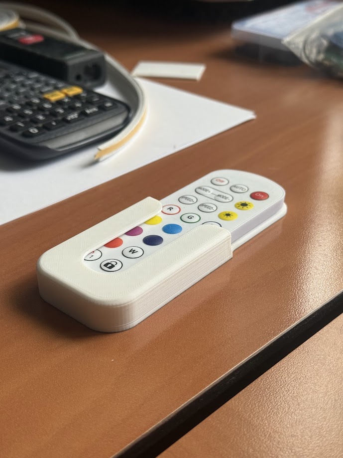 Miniatura 2 do modelo 3D LED Strip Remote Holder