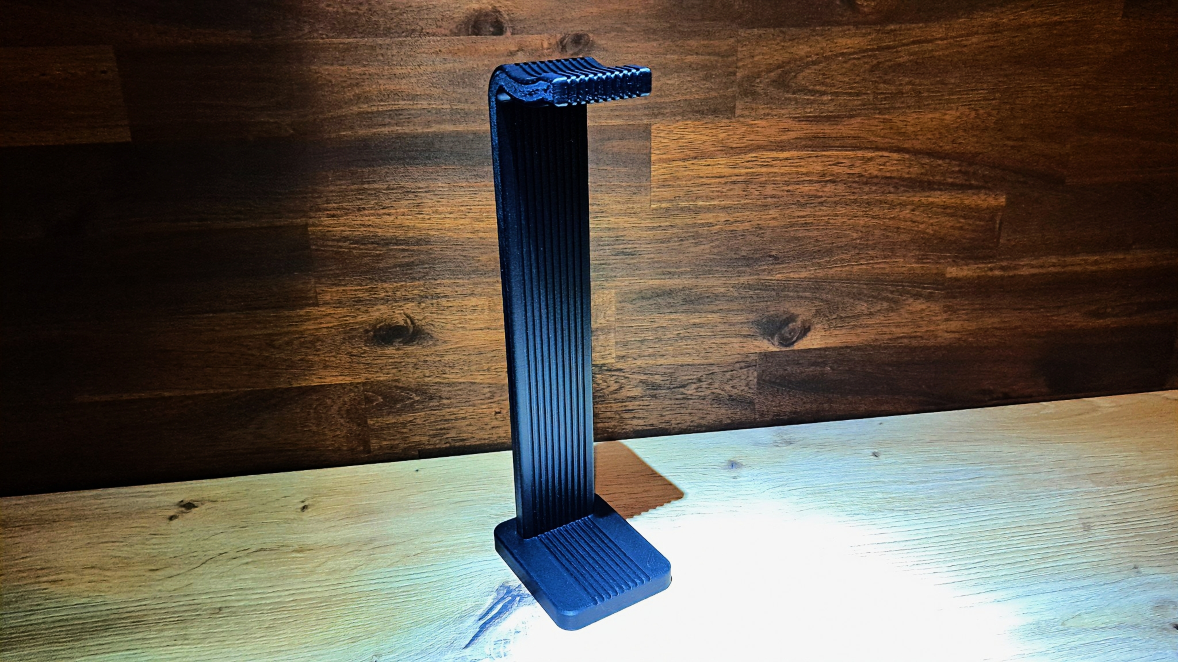 Groove - The Headphone Stand