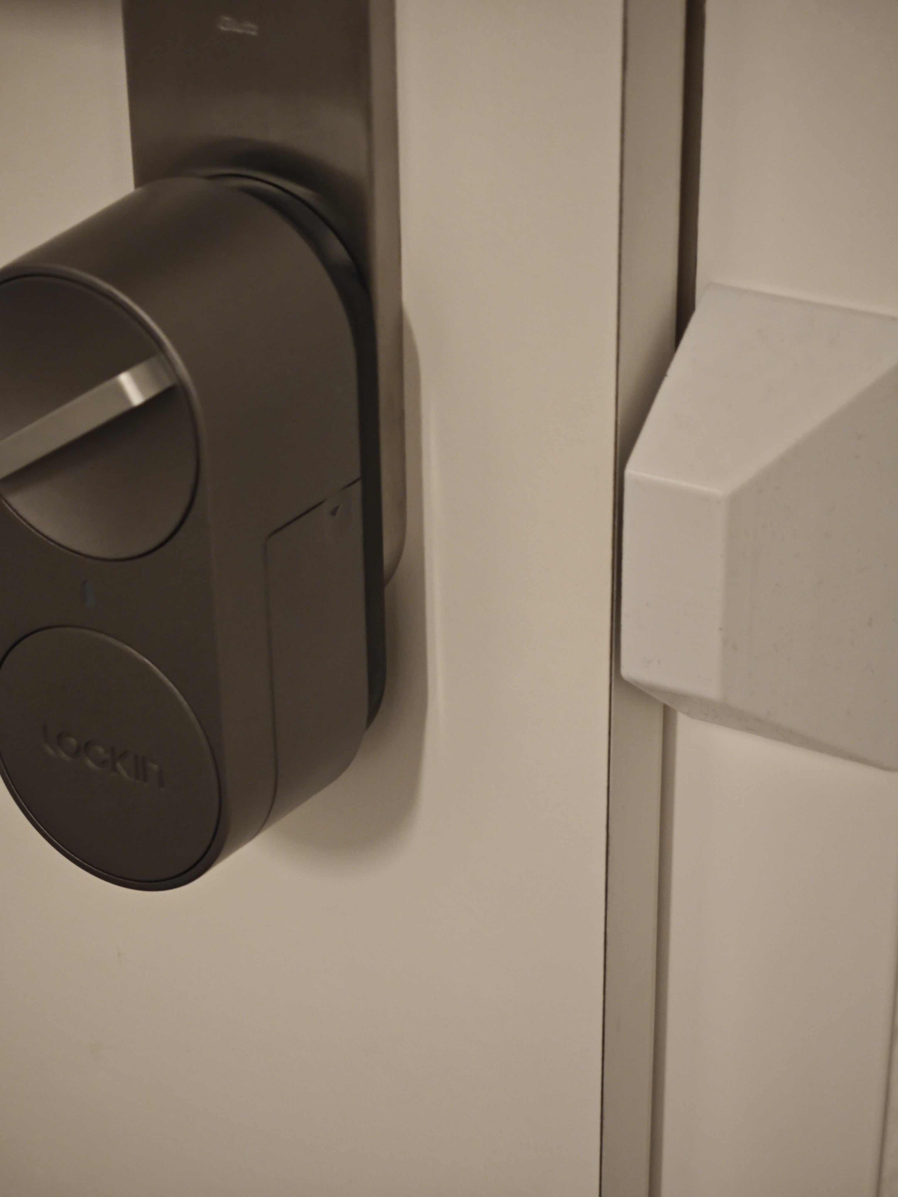 Lockin chinese smart door lock magnet holder / extension