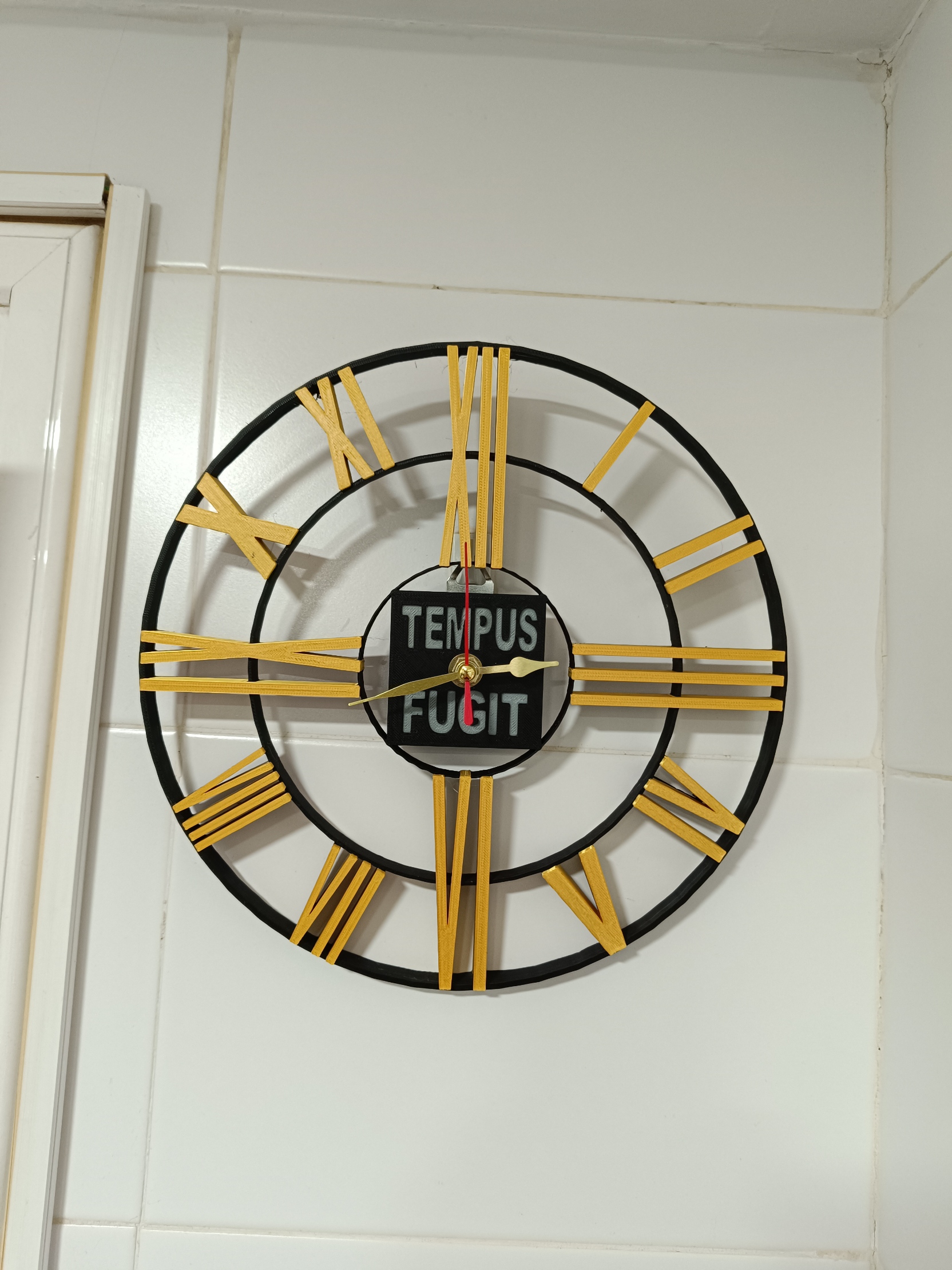 Tempus-Fugit wall clock