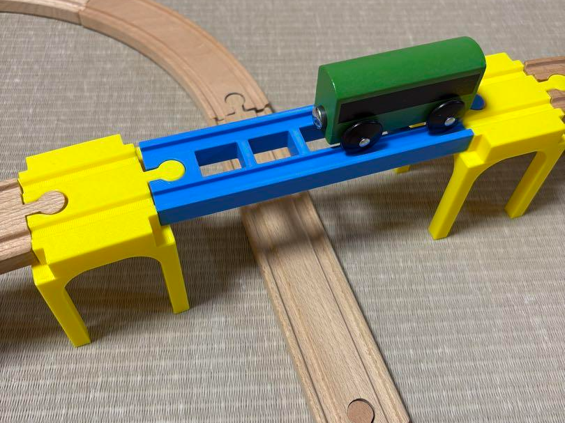 Bridge Rail 150mm – Compatible with BRIO & Wooden Railways