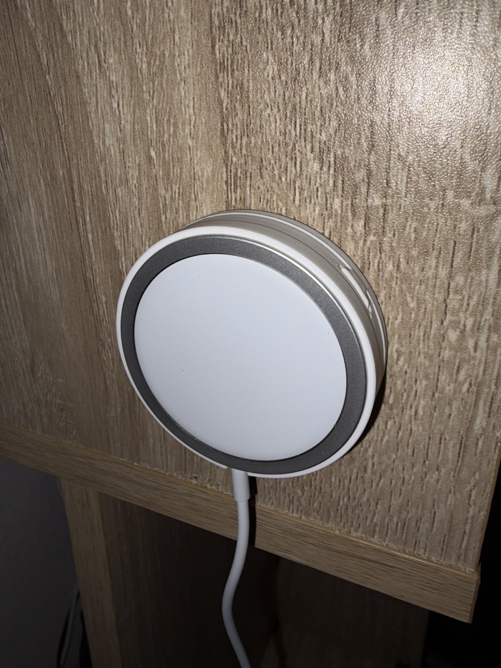 Magsafe detachable mount
