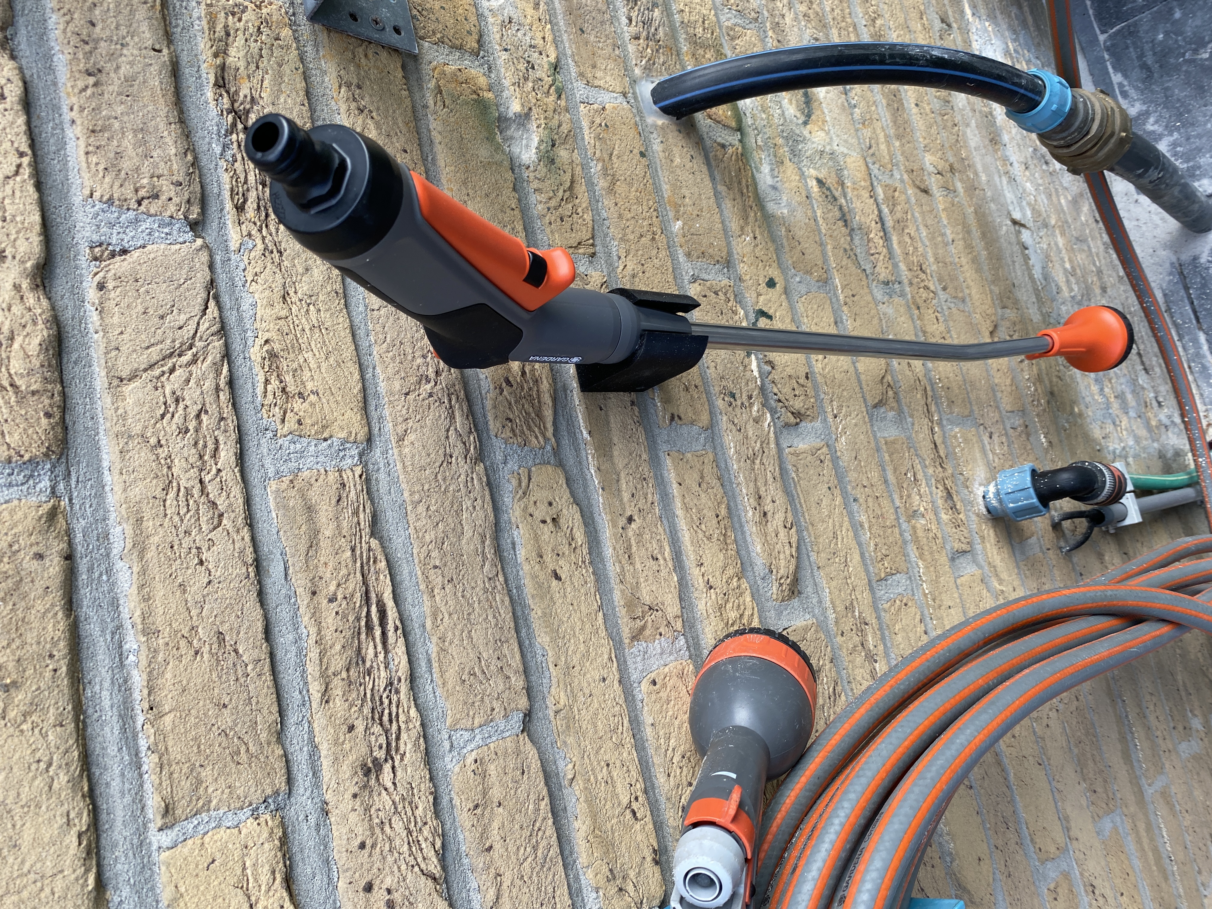 Gardena garden hose sprayer mount