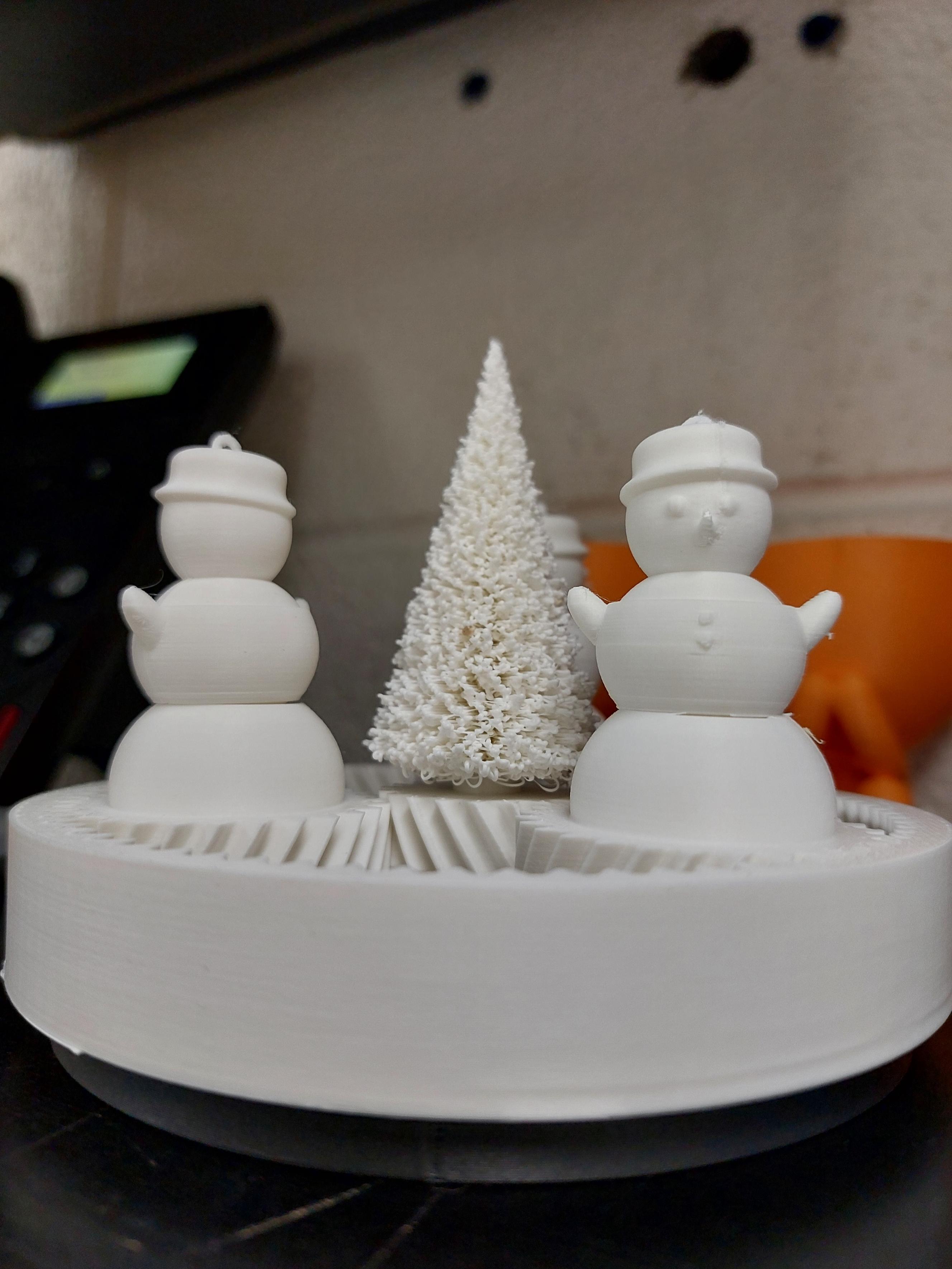 Snowmen dancing around a Christmas Tree (Print-in-Place, No support)