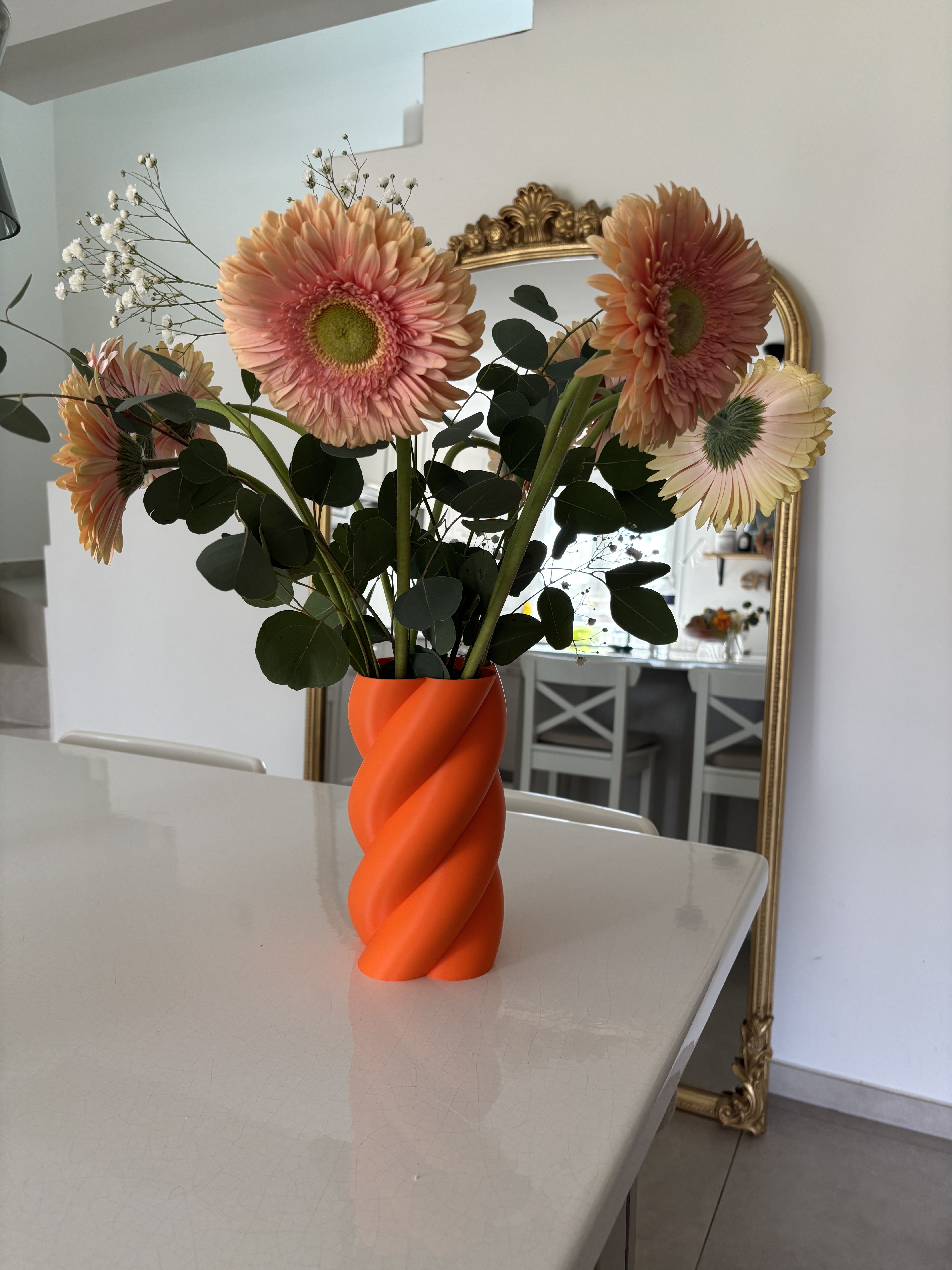 Twisty vase